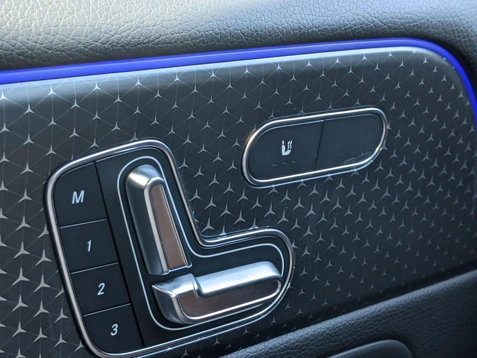 2025 Mercedes-Benz GLB Base - Photo 17