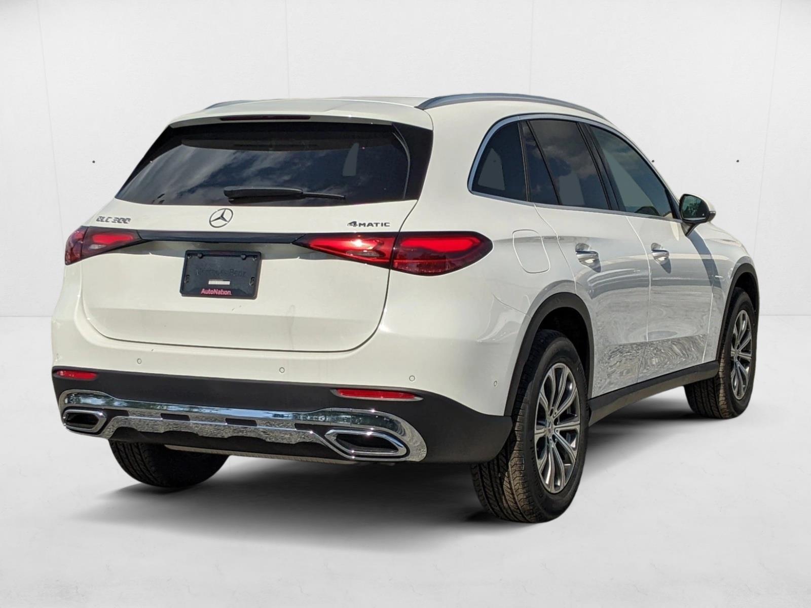 2025 Mercedes Benz GLC 300 4MATIC photo 2