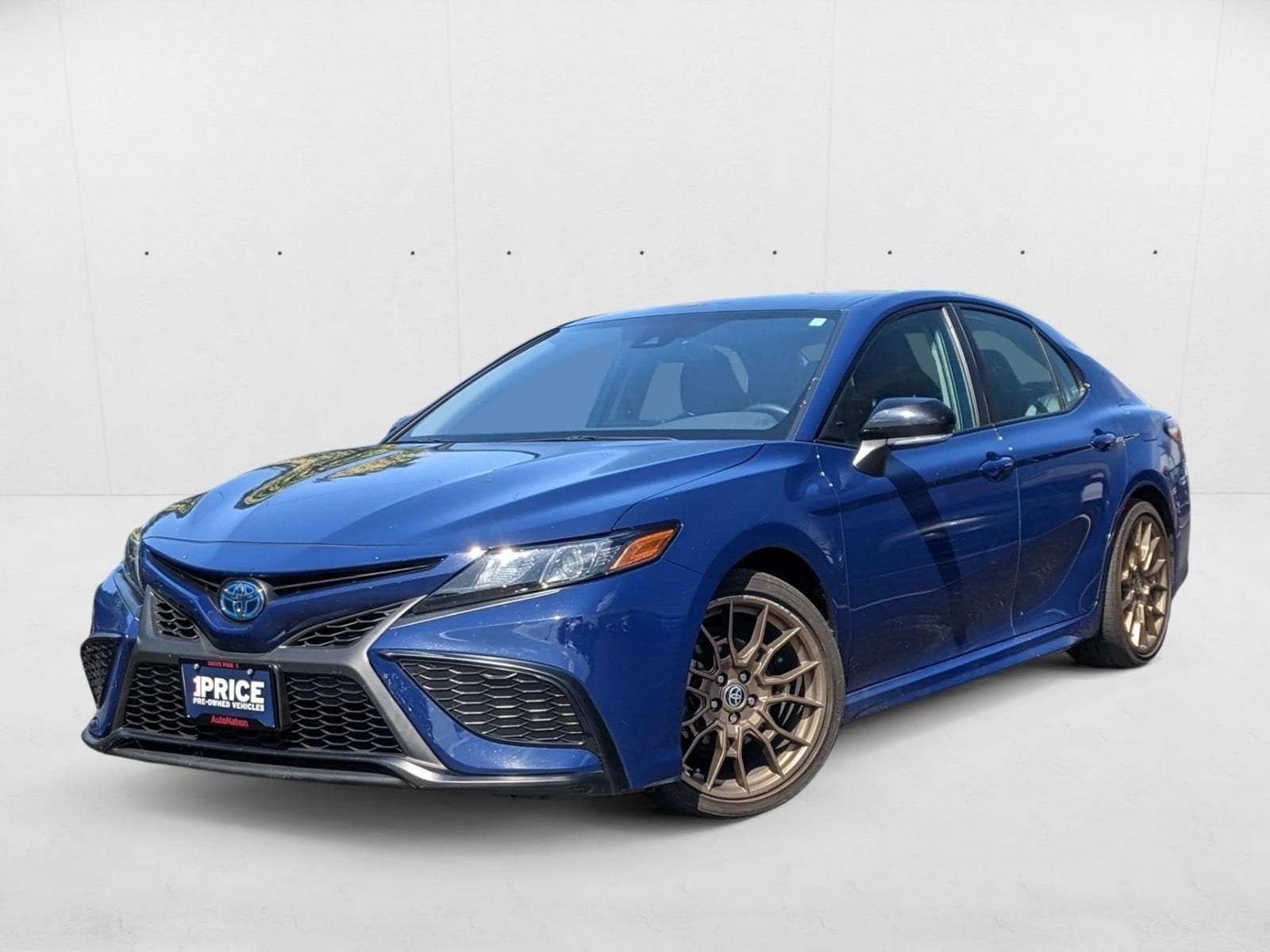 2023 Toyota Camry Hybrid SE Nightshade
