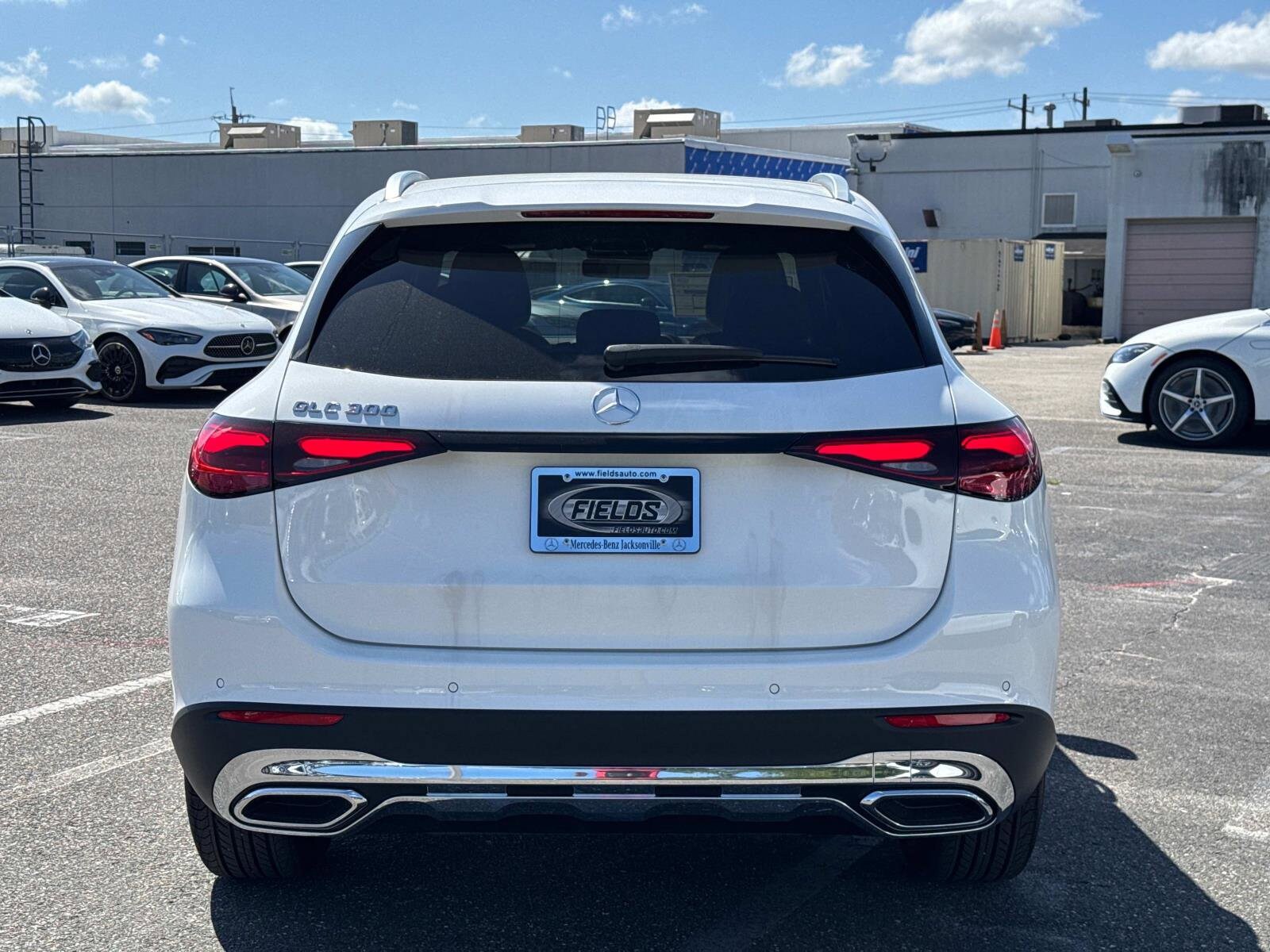 2025 Mercedes Benz GLC 300 photo 4