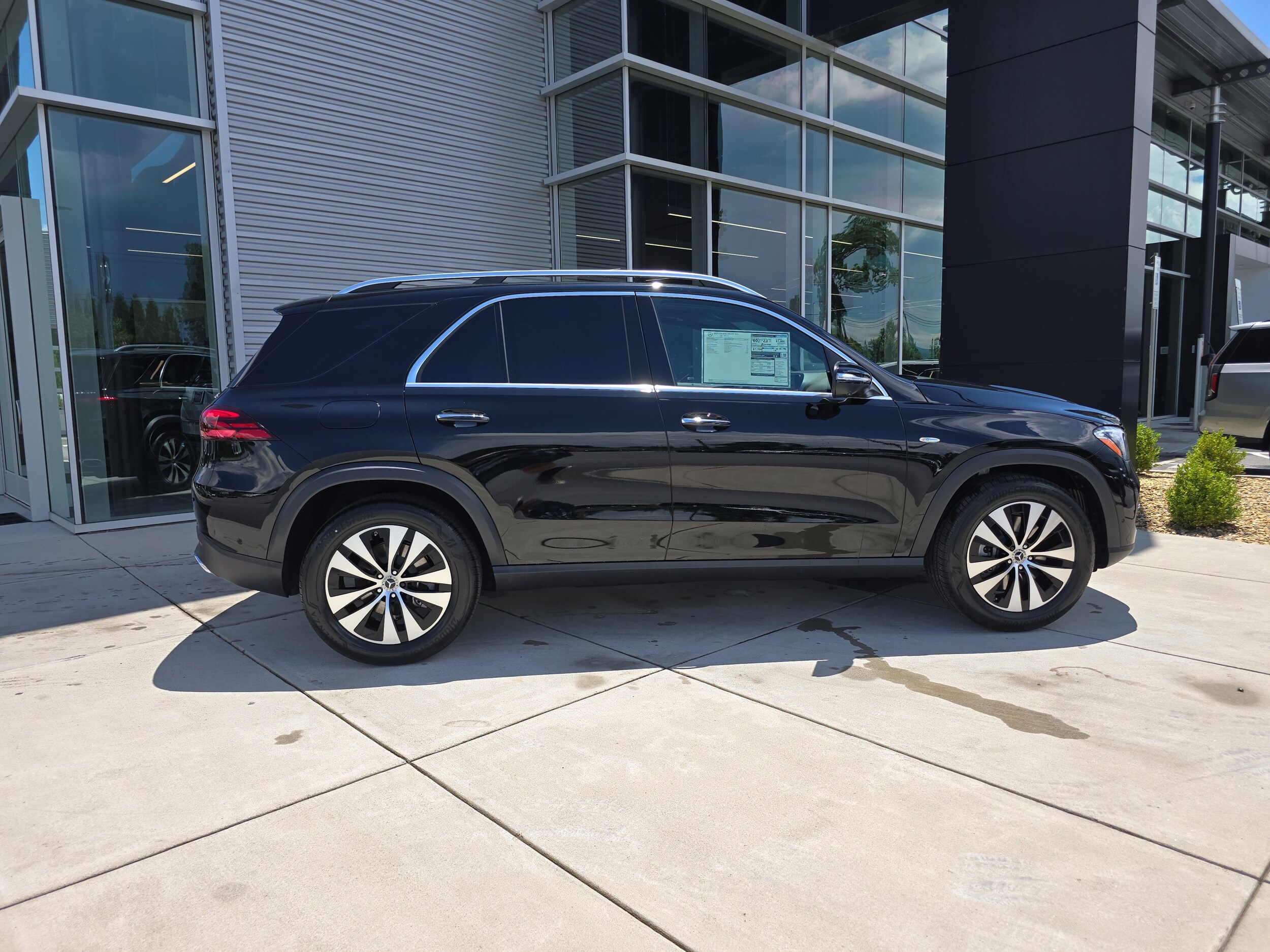 2025 Mercedes Benz GLE 450e 4MATIC photo 2