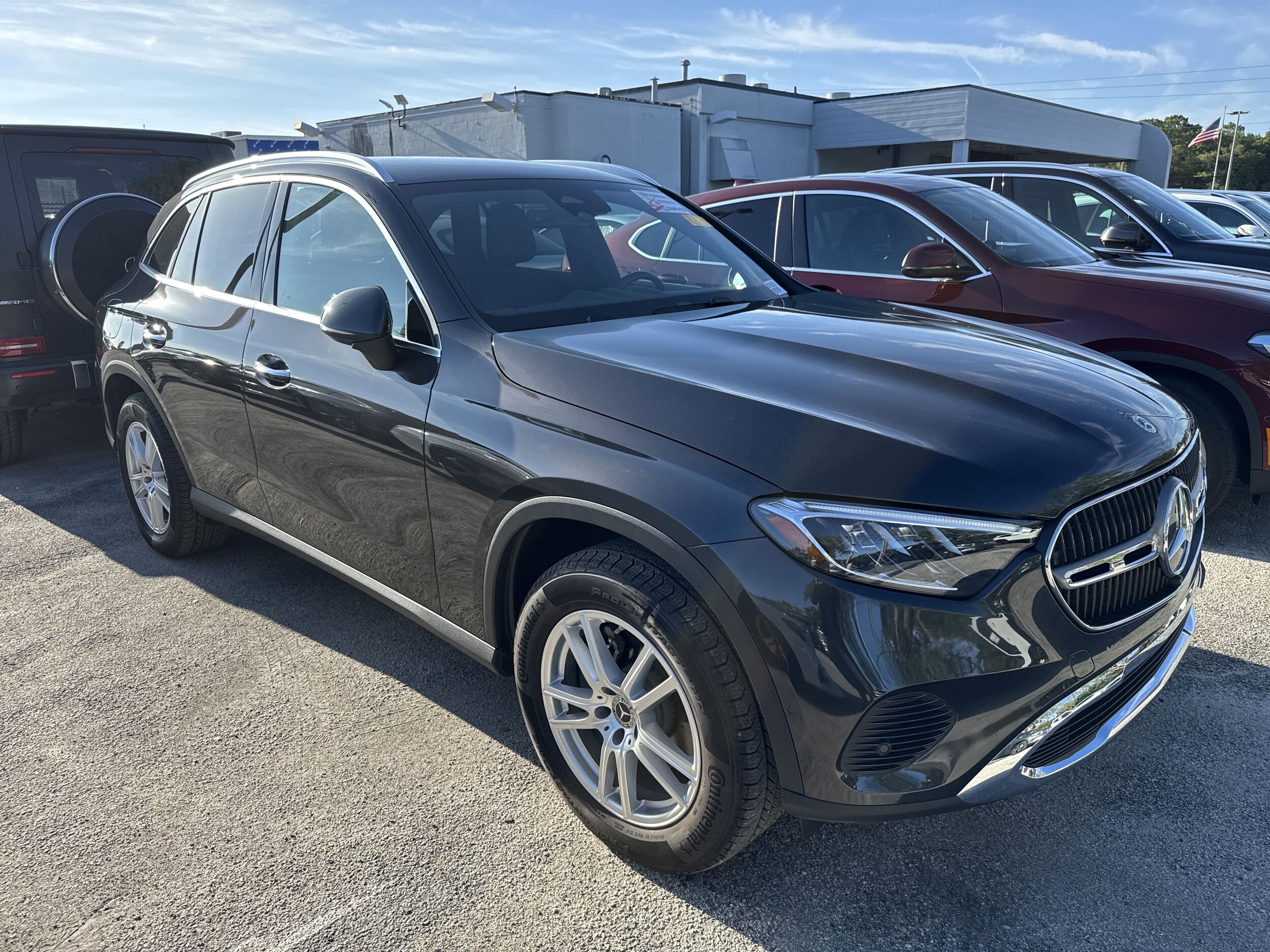 2025 Mercedes Benz GLC 300 photo 2