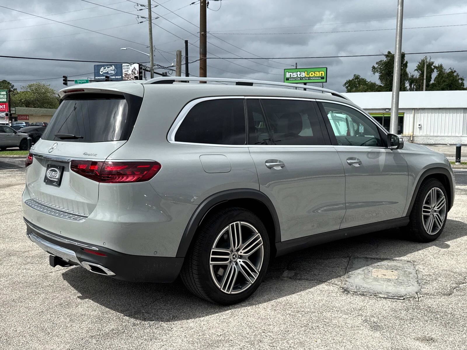 2024 Mercedes Benz GLS 450 4MATIC photo 3