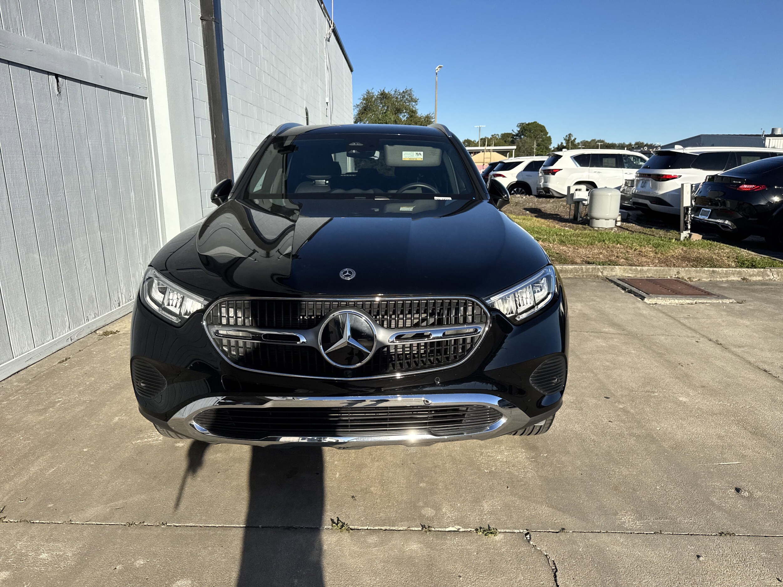 2025 Mercedes Benz GLC 300 photo 3