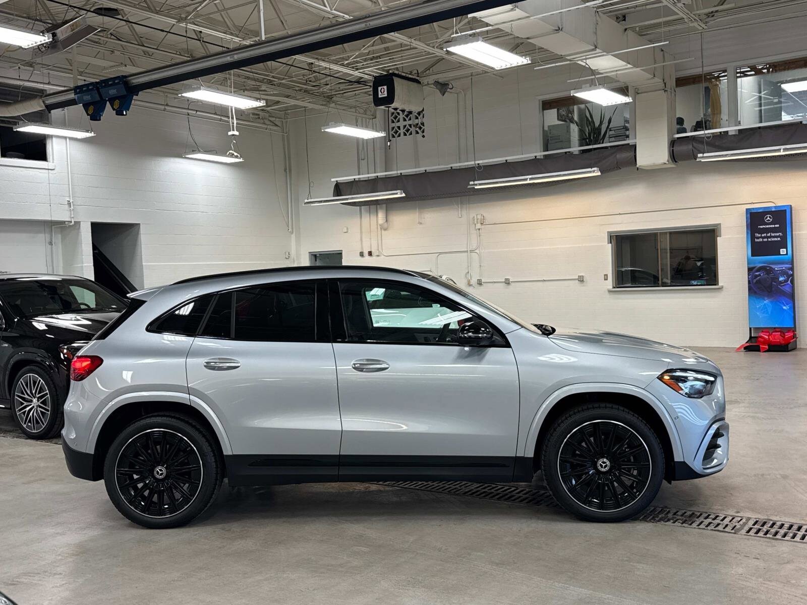 2025 Mercedes Benz GLA 250 photo 2