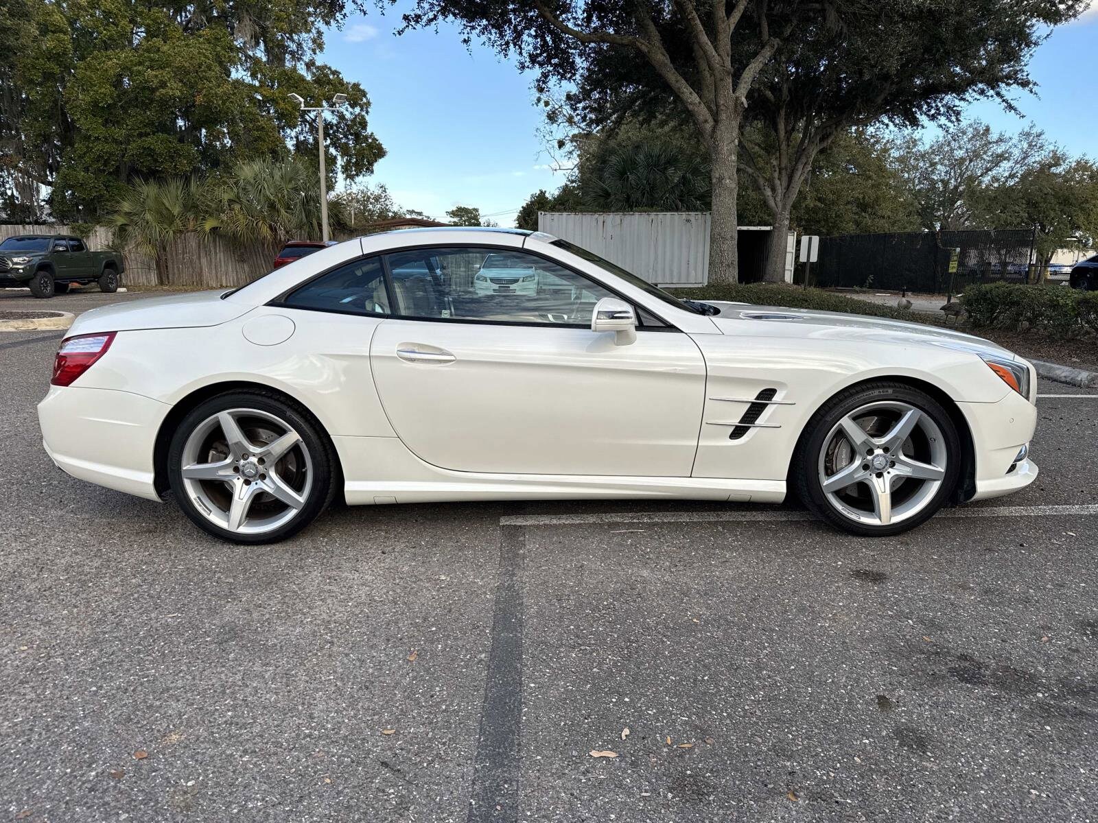 2014 Mercedes Benz SL 550 photo 2