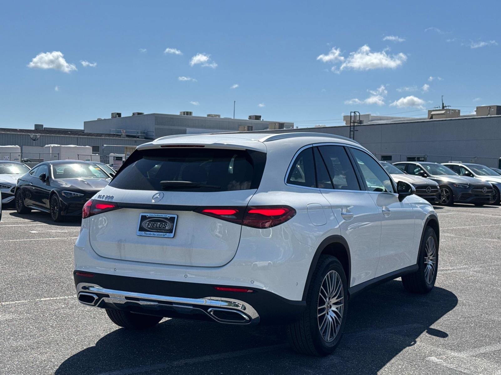 2025 Mercedes Benz GLC 300 photo 3