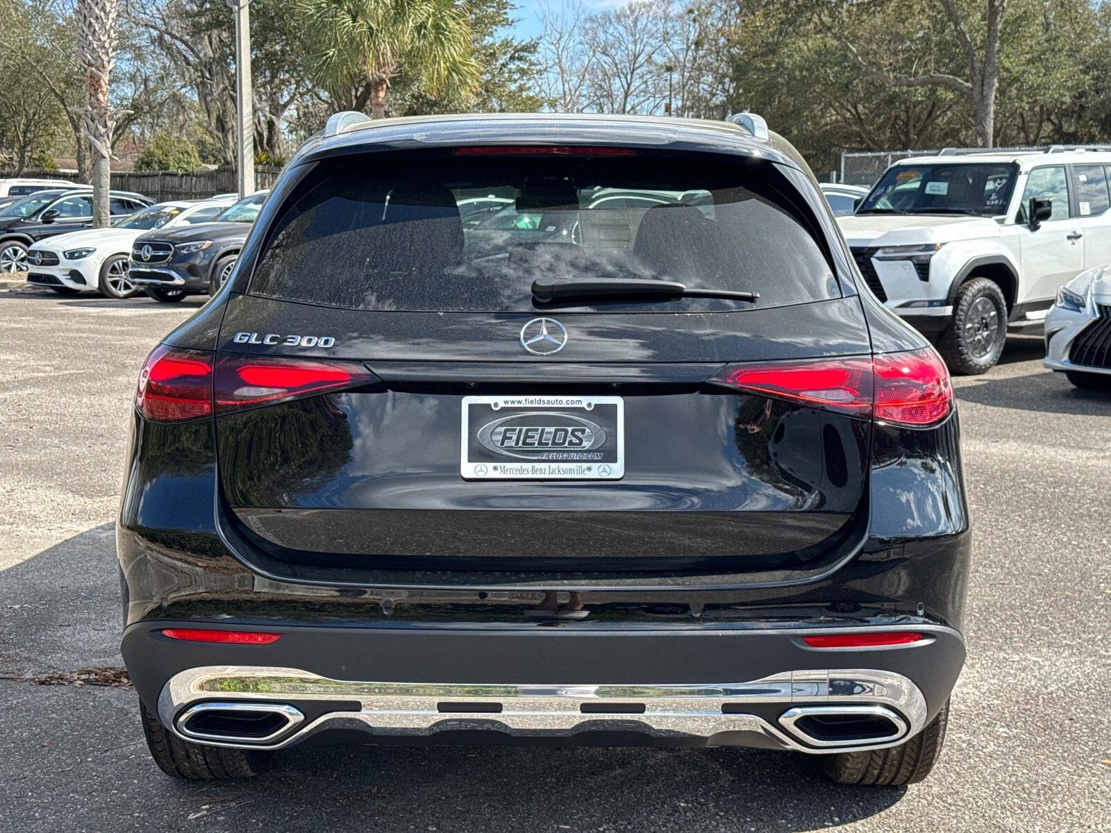 2025 Mercedes Benz GLC 300 photo 4