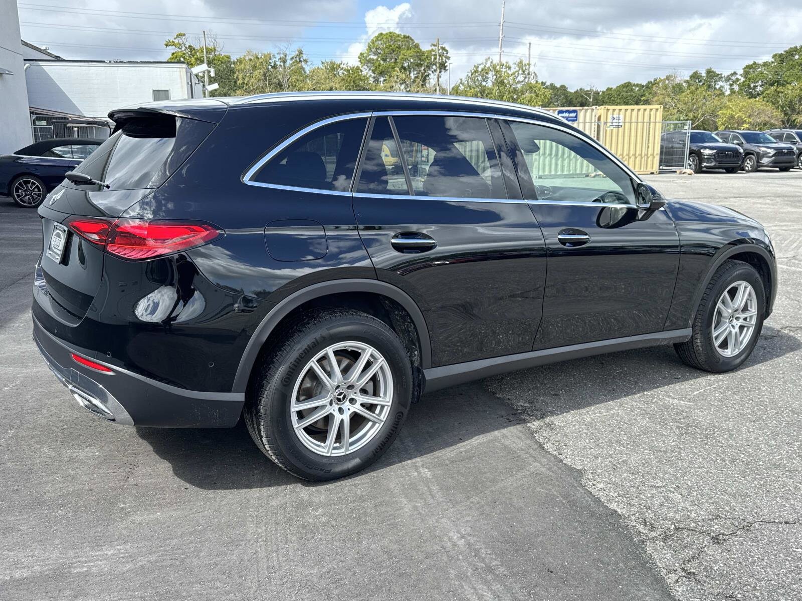 2025 Mercedes Benz GLC 300 photo 3
