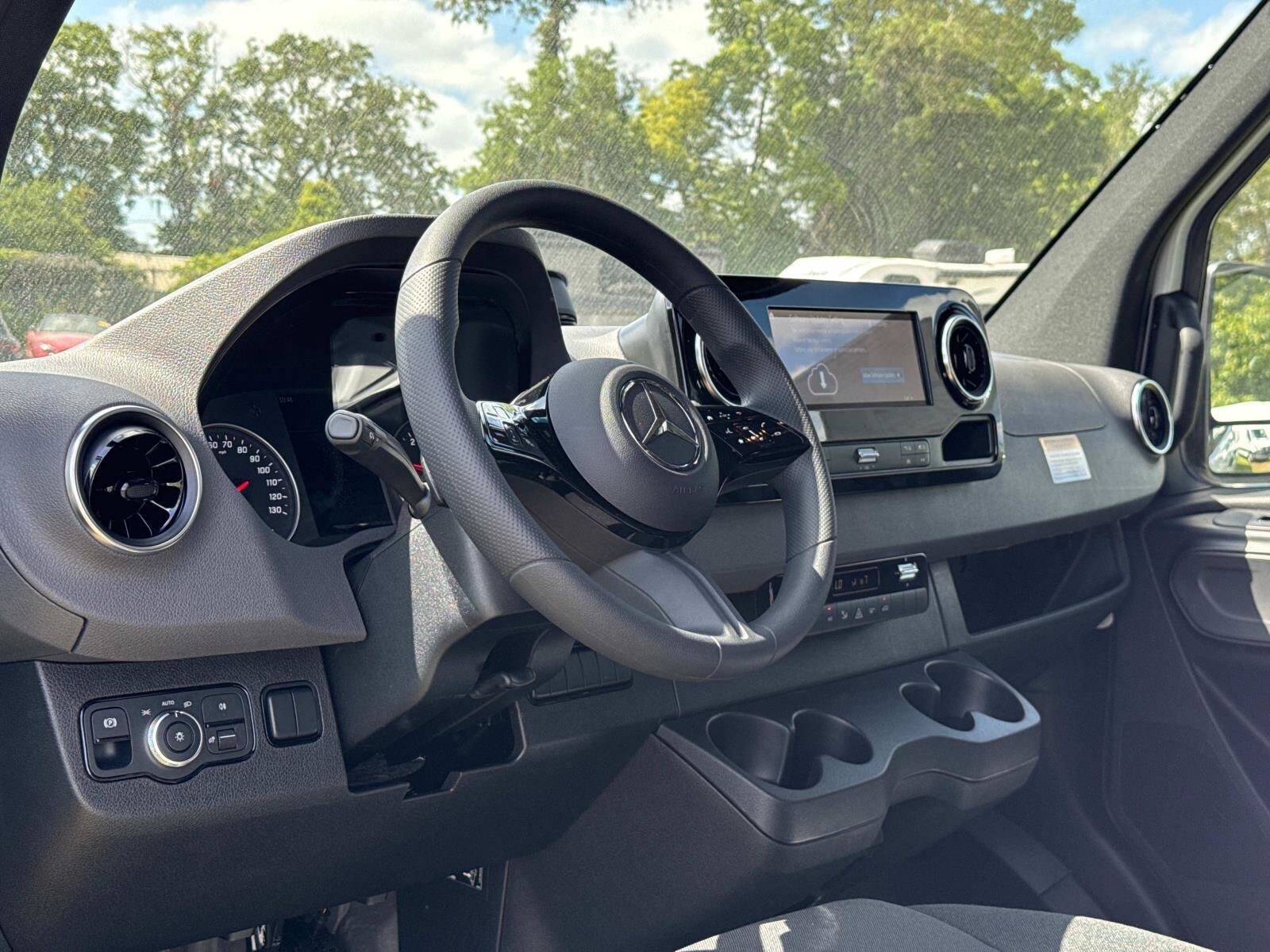 2025 Mercedes-Benz Sprinter Crew Van Base - Photo 19