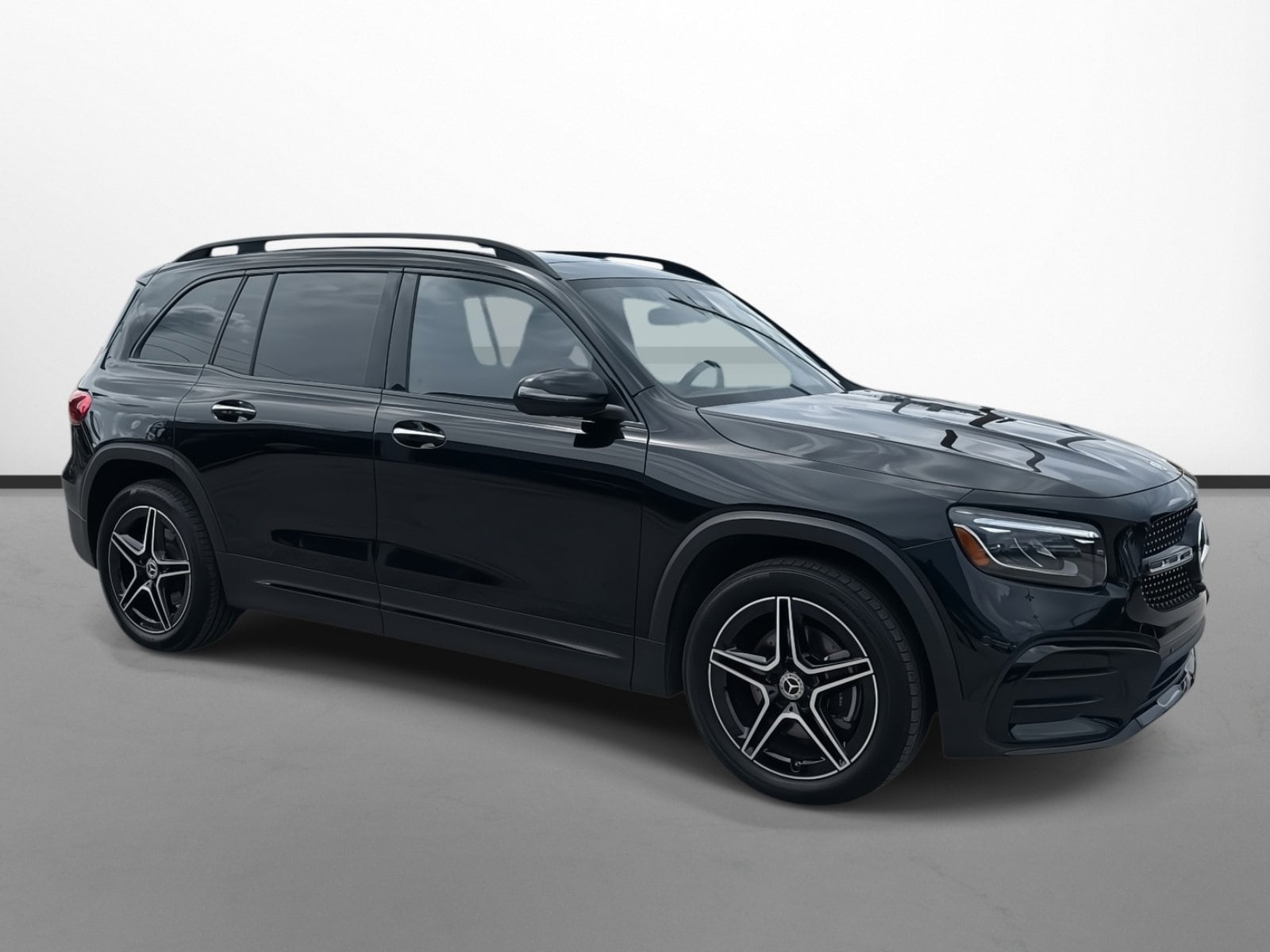 2025 Mercedes-Benz GLB Base's photo