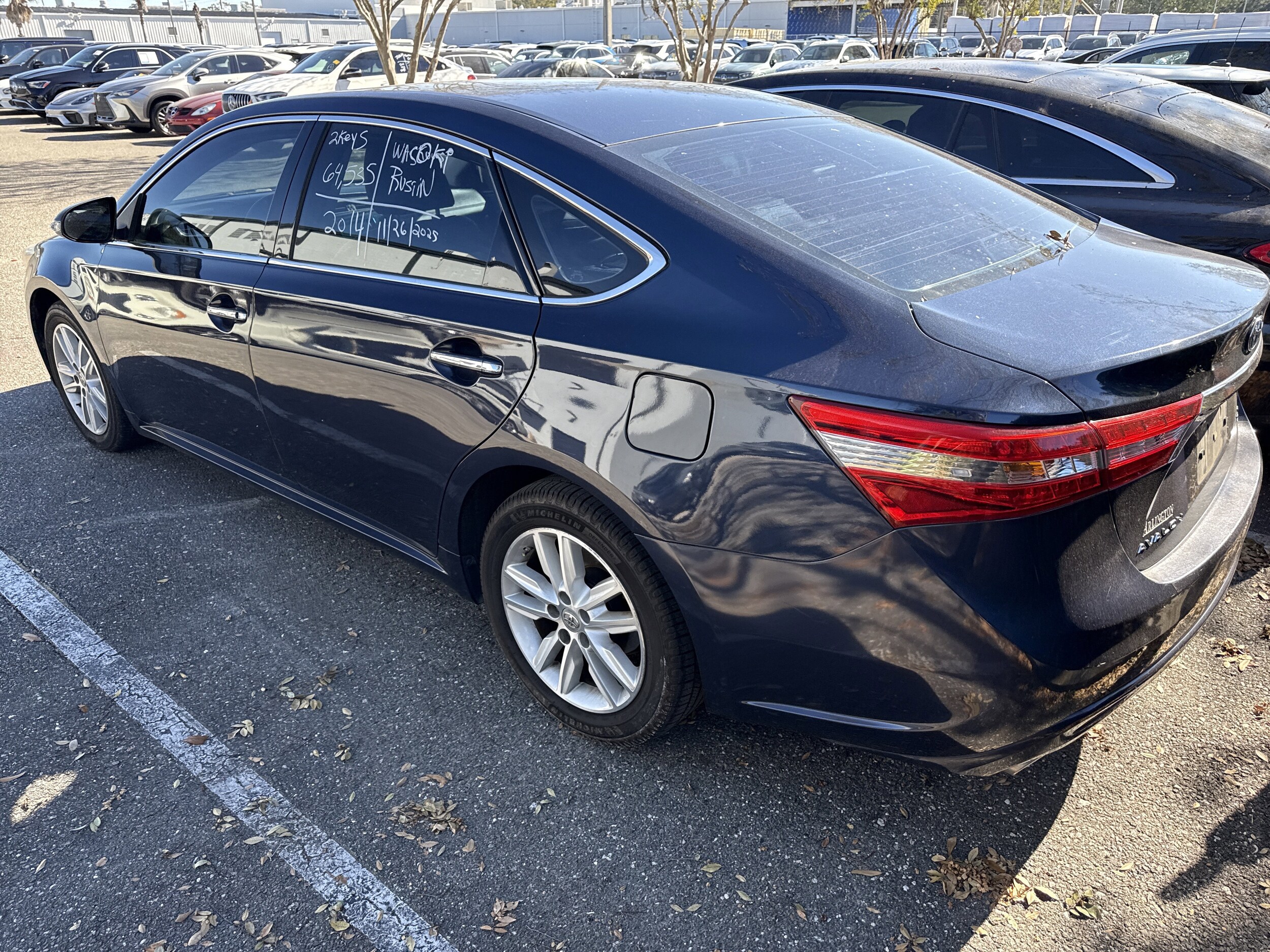 2014 Toyota Avalon XLE photo 2