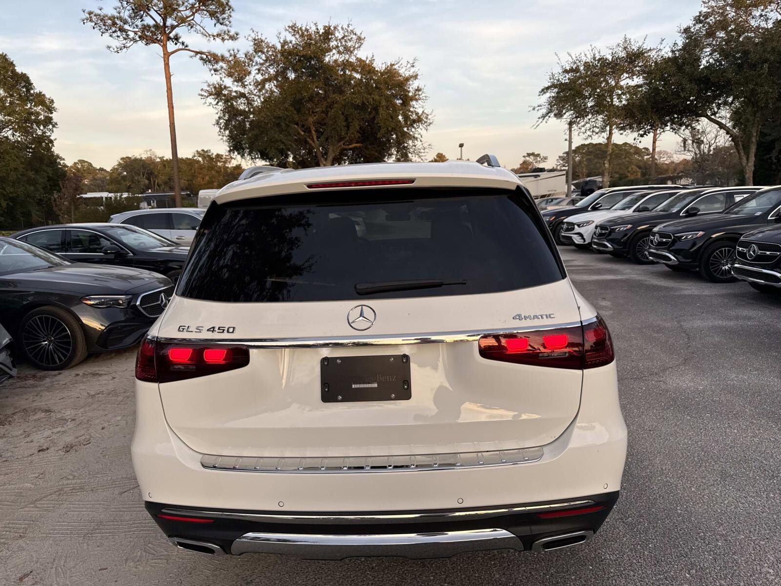 2026 Mercedes Benz GLS 450 4MATIC photo 2