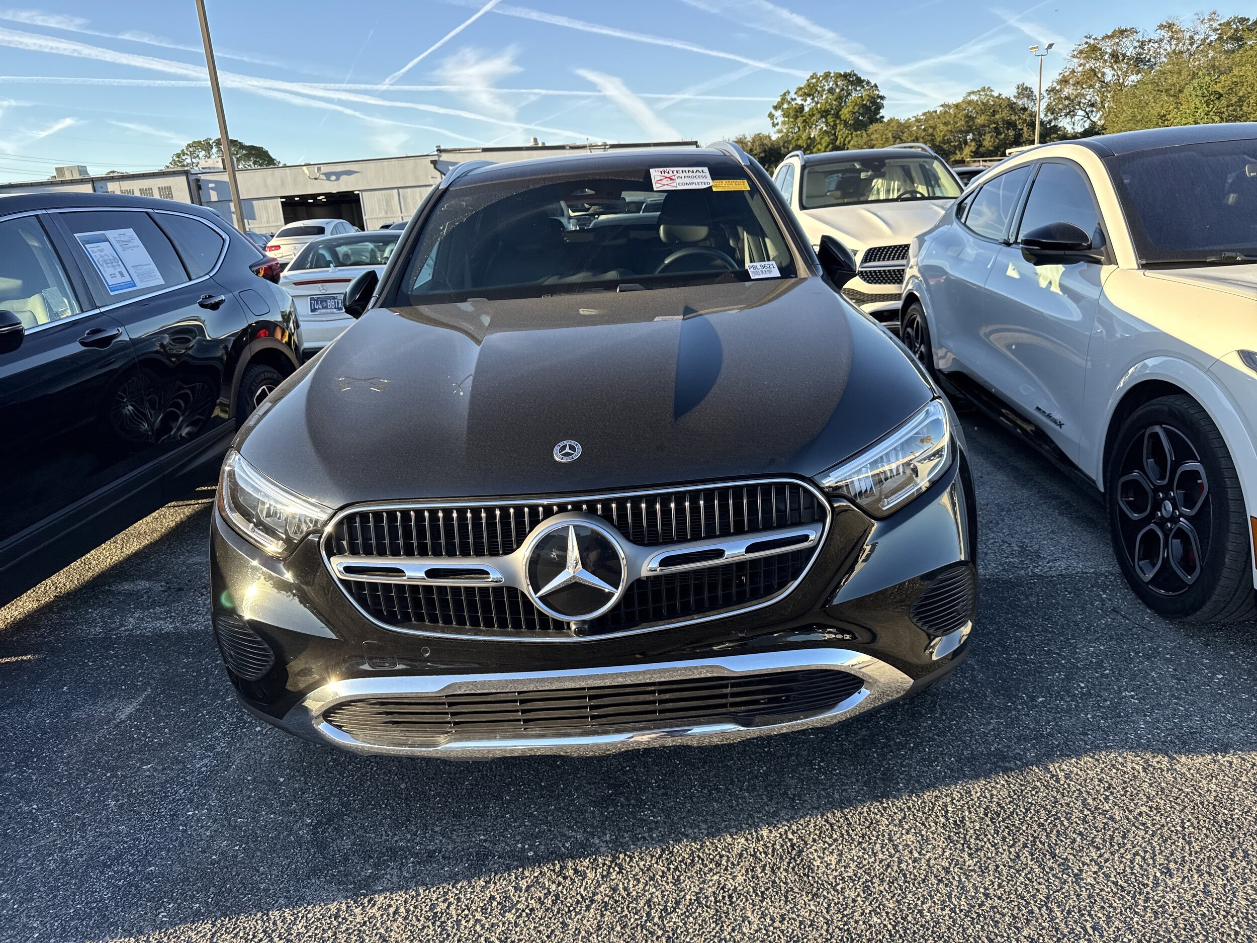 2025 Mercedes Benz GLC 300 photo 2