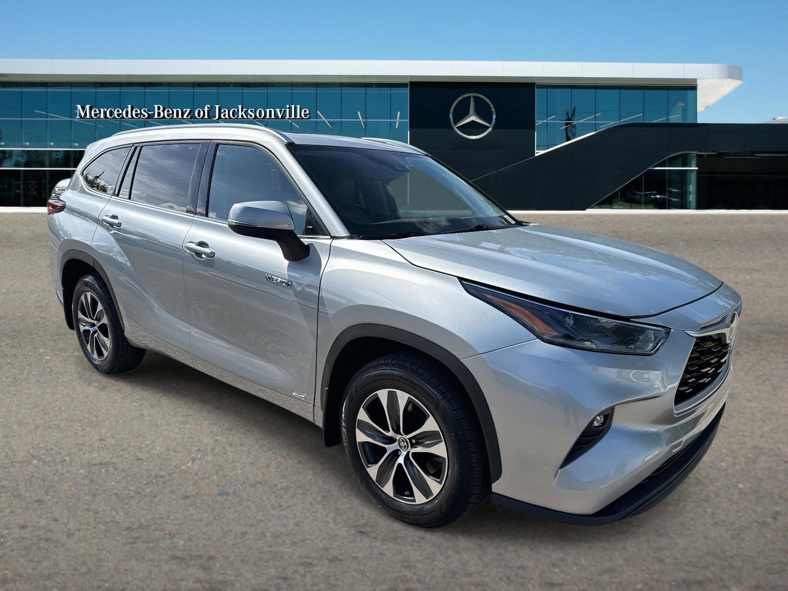 Celestial Silver 2021 Toyota Highlander Hybrid XLE AWD SUV / Crossover All-Wheel Drive Continuously Variable Transmission