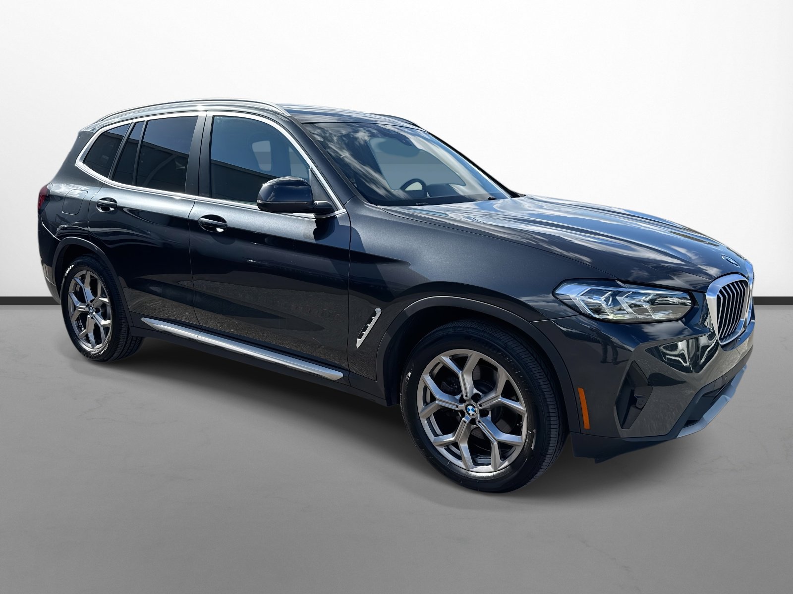 2022 BMW X3 30i's photo