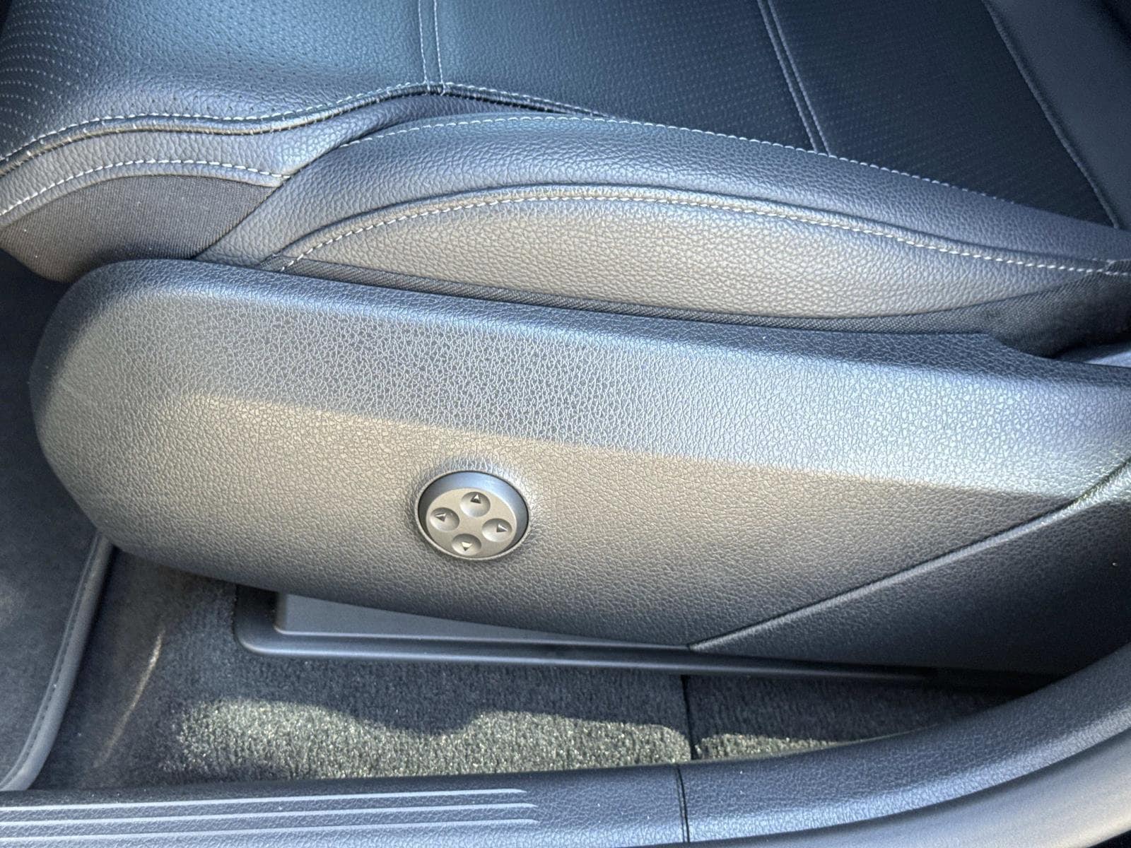 2025 Mercedes-Benz GLC Base - Photo 20