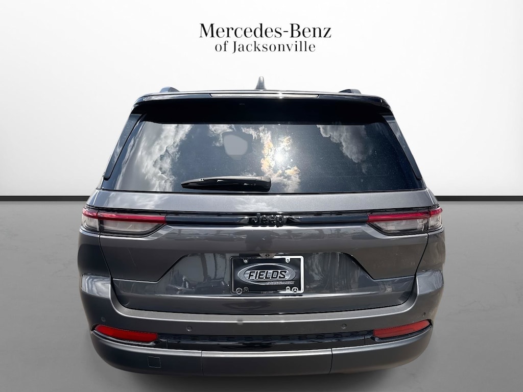 Used 2024 Jeep Grand Cherokee Laredo SUV