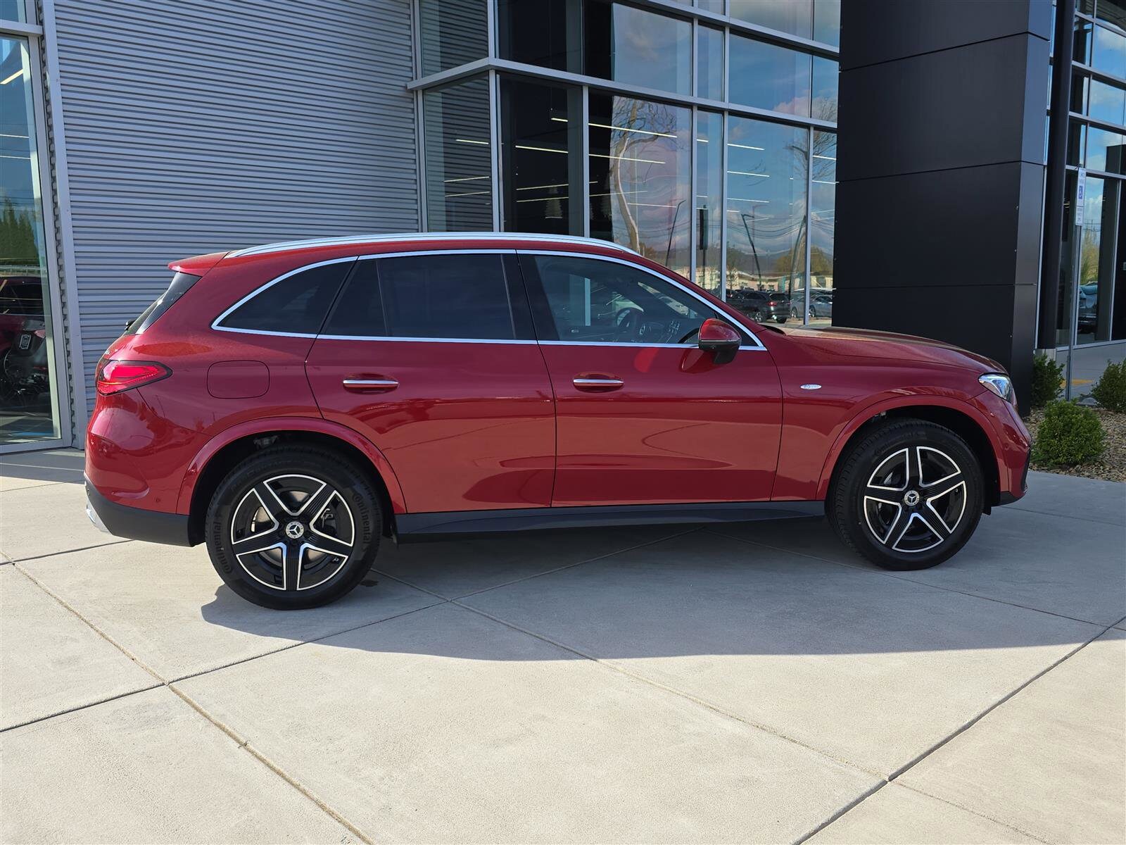 2025 Mercedes Benz GLC 350e 4MATIC photo 2