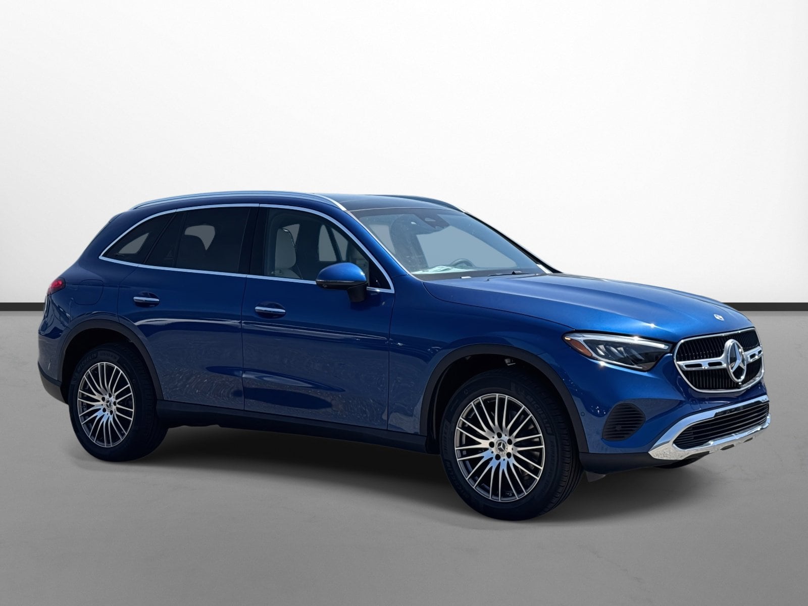 2025 Mercedes-Benz GLC Base's photo