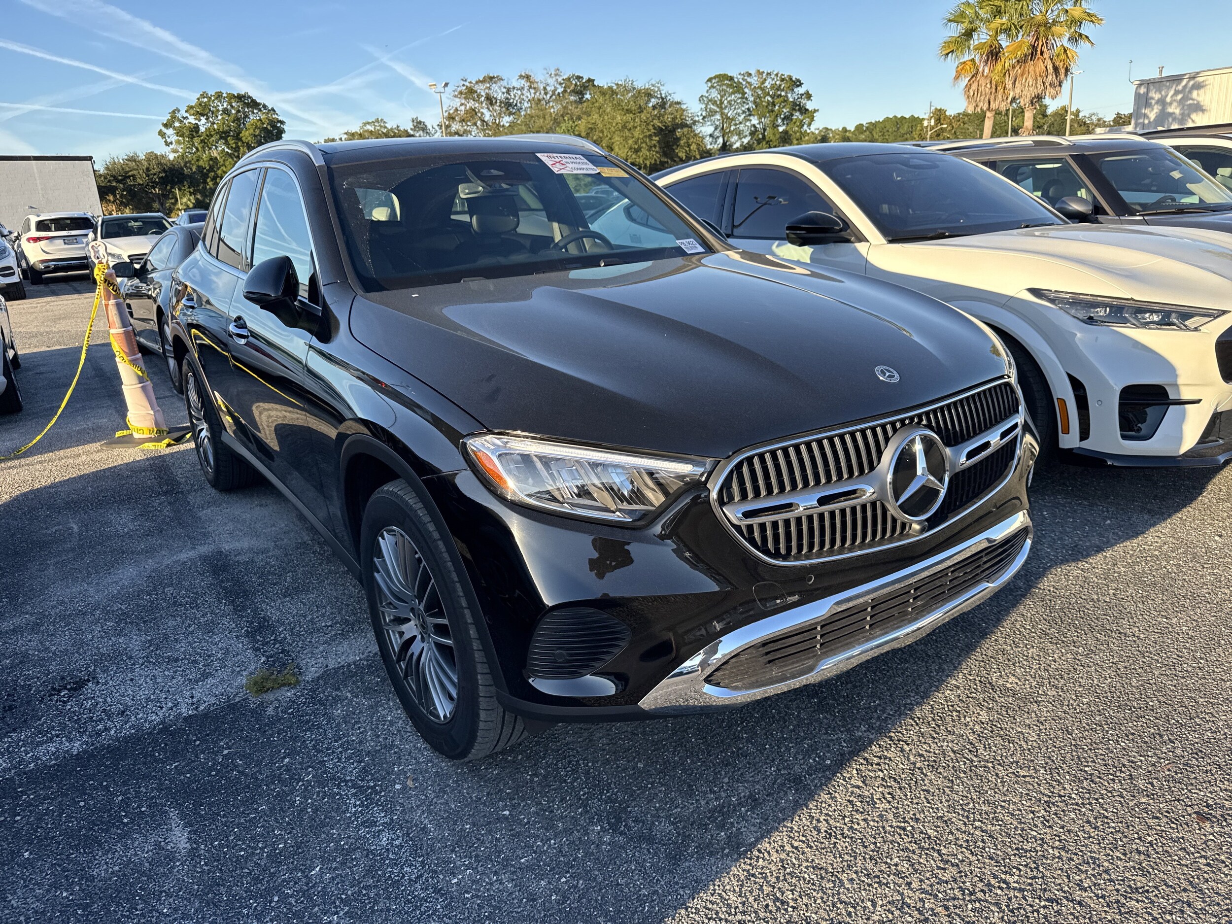 2025 Mercedes Benz GLC 300 photo 3