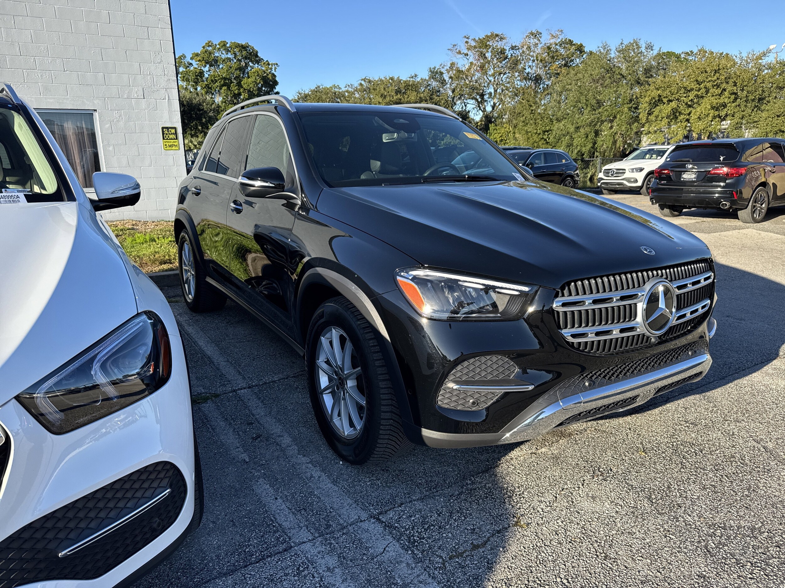 2025 Mercedes Benz GLE 350 4MATIC photo 2