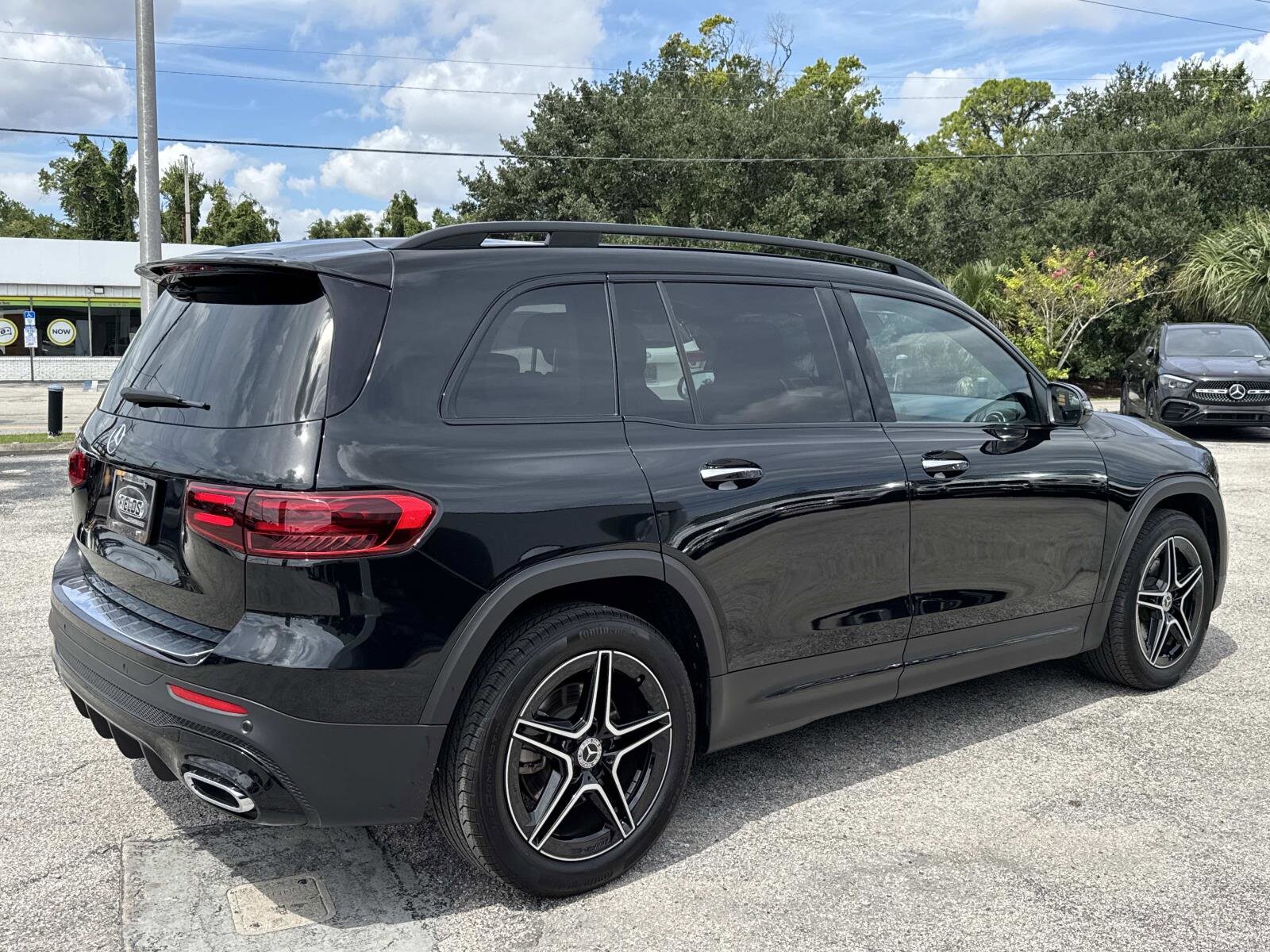 2025 Mercedes Benz GLB 250 photo 2