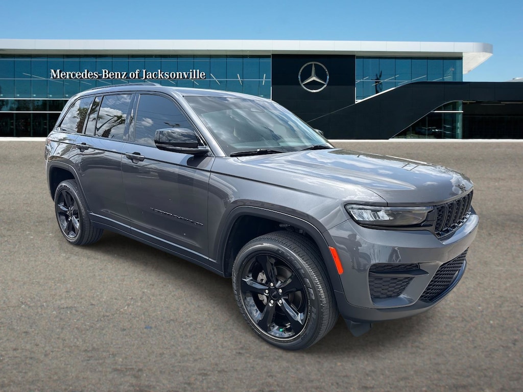 Used 2024 Jeep Grand Cherokee Laredo SUV