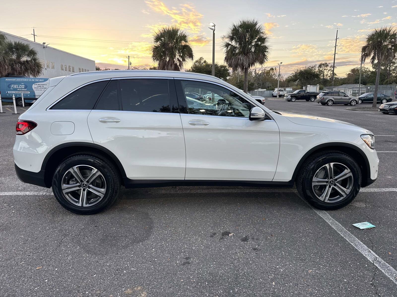 2021 Mercedes Benz GLC 300 photo 2