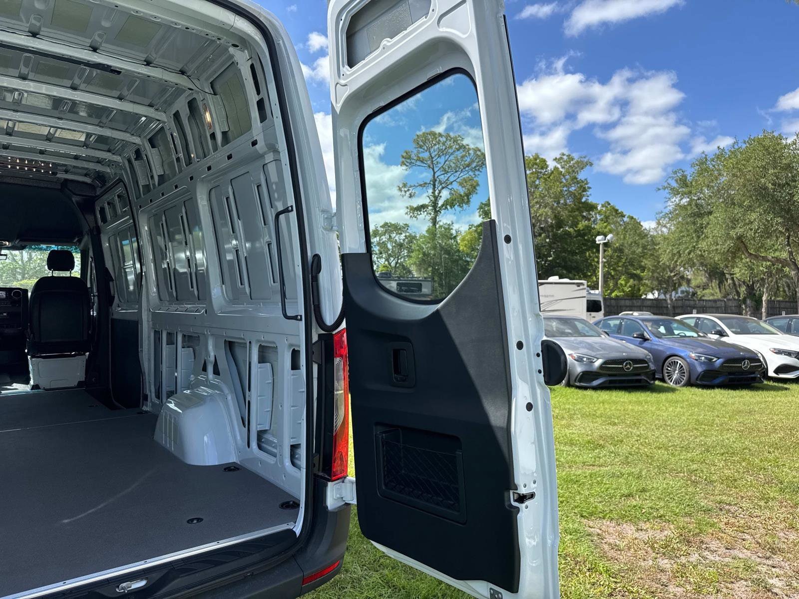 2025 Mercedes-Benz Sprinter Crew Van Base - Photo 6