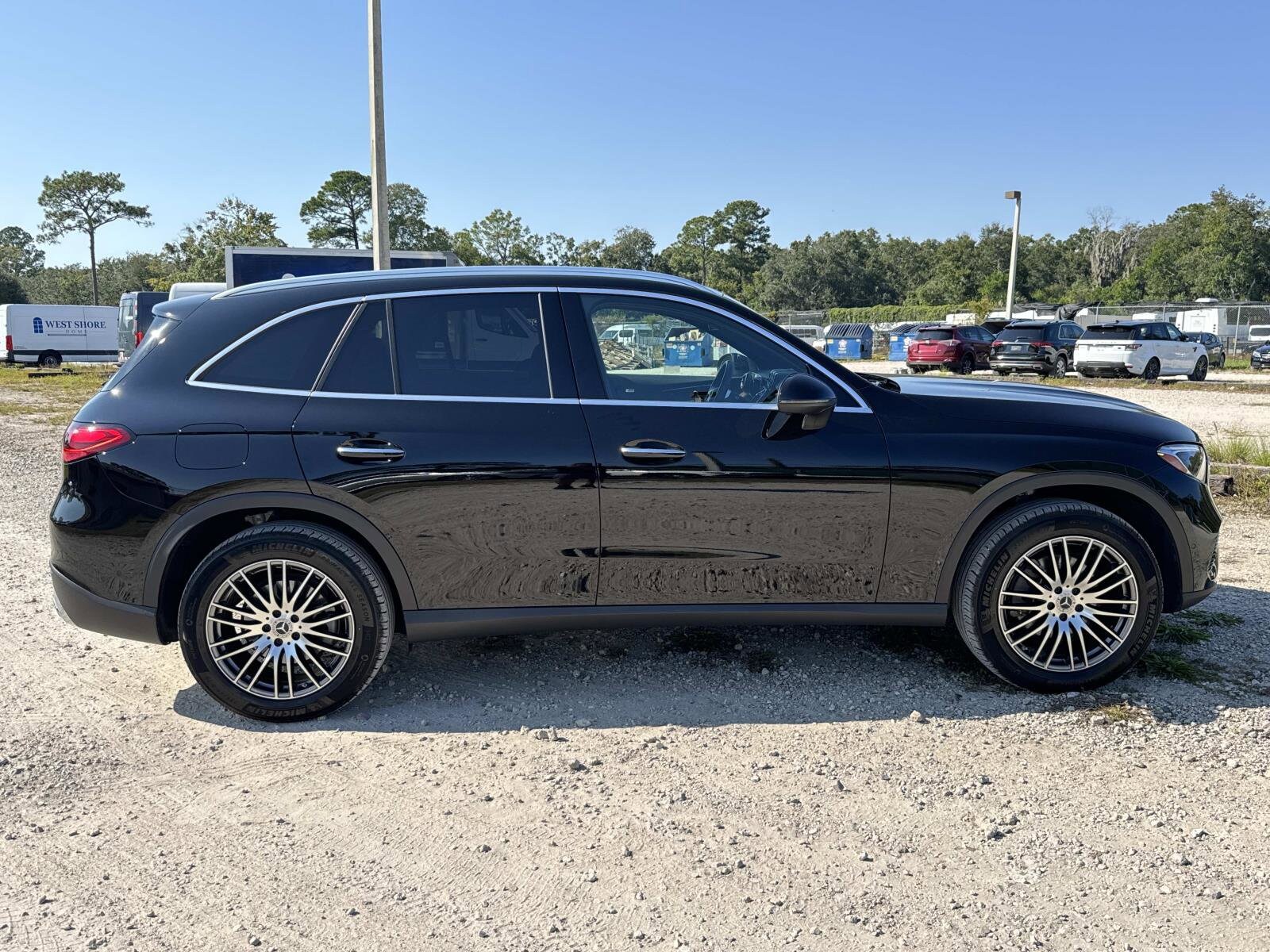 2025 Mercedes Benz GLC 300 photo 2