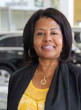 Staff member Jackie Figaro from ID_aa2fe8d34a9e