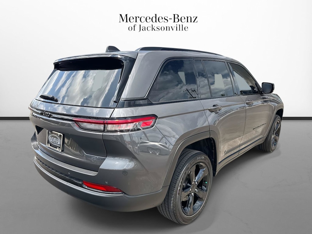 Used 2024 Jeep Grand Cherokee Laredo SUV