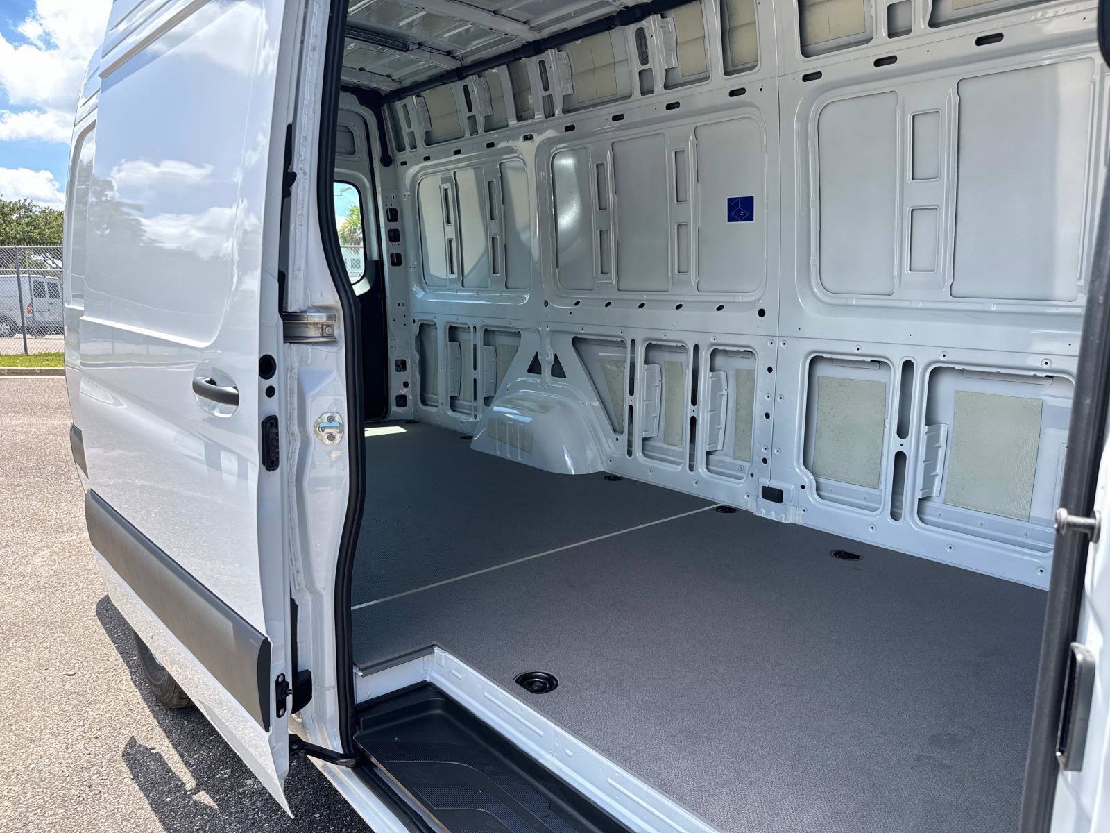2025 Mercedes-Benz Sprinter Crew Van Base - Photo 12