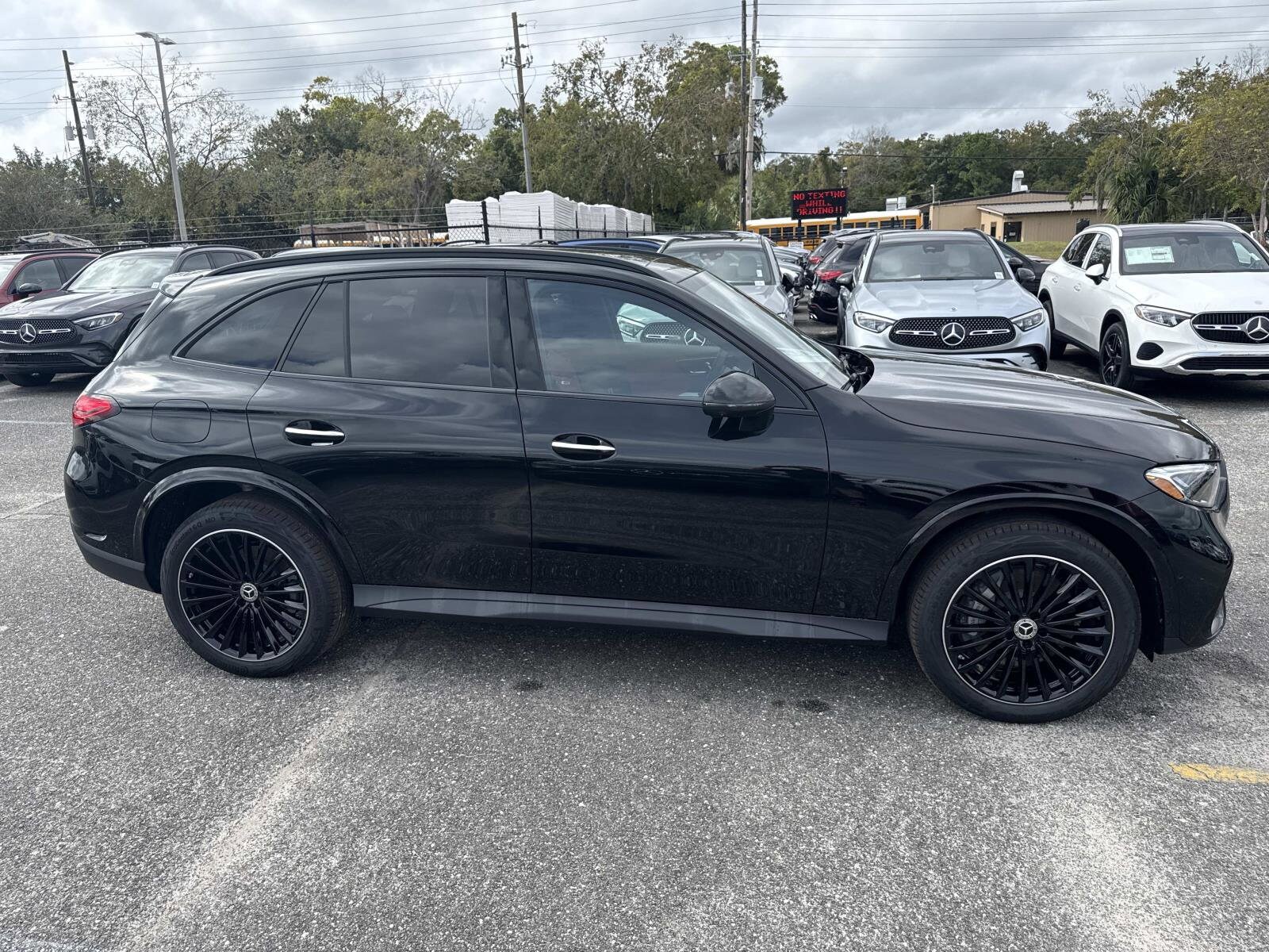 2026 Mercedes Benz GLC 300 4MATIC photo 2