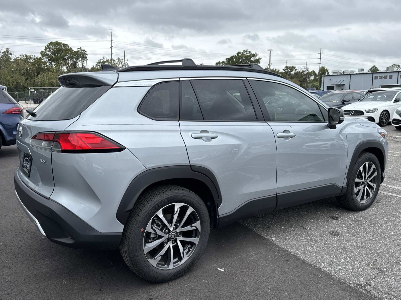 2025 Toyota Corolla Cross XLE photo 3