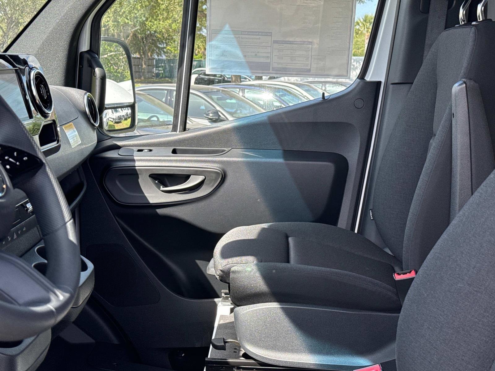 2025 Mercedes-Benz Sprinter Crew Van Base - Photo 18