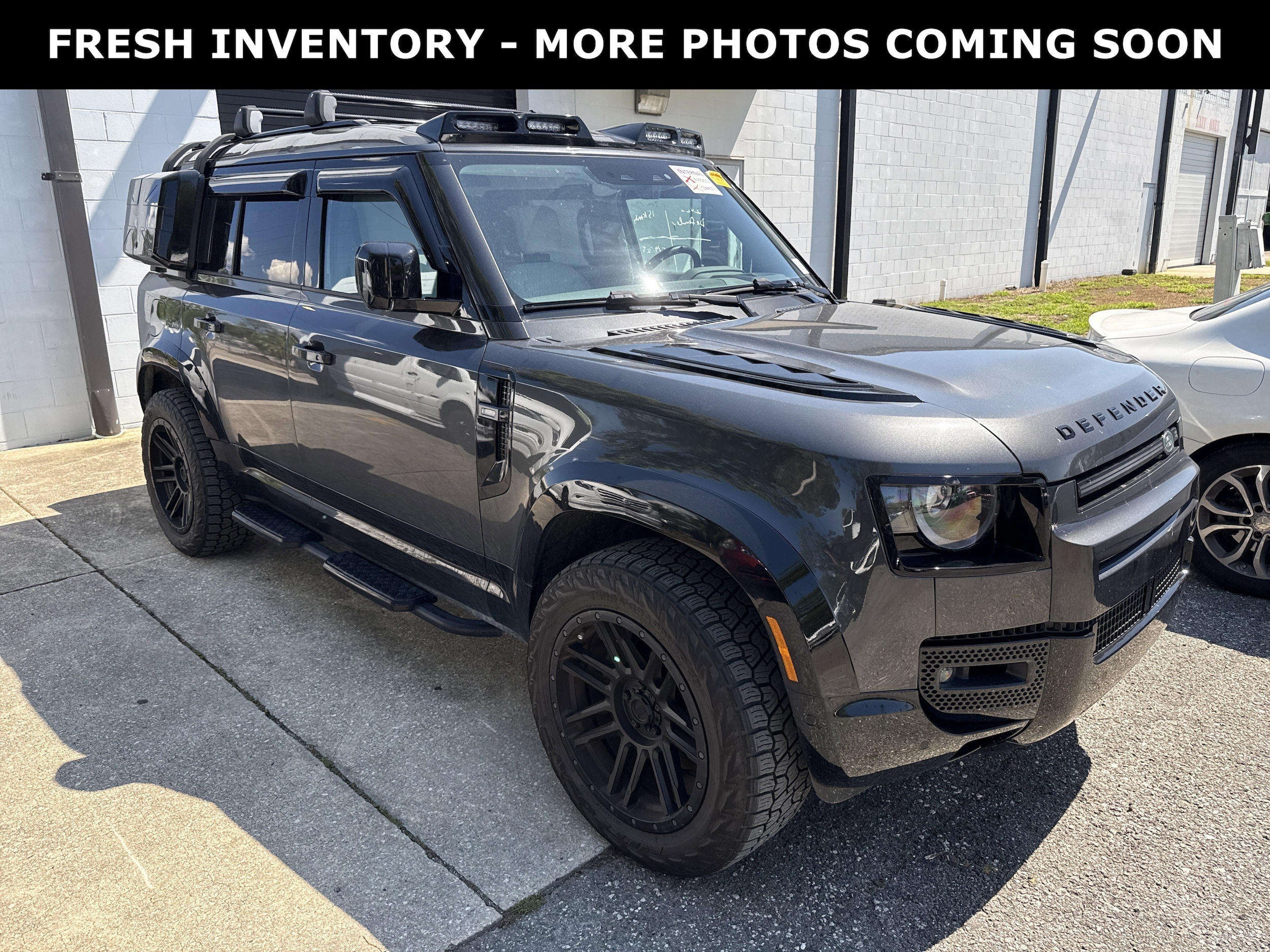 2025 Land Rover Defender 110 X-Dynamic SE P400's photo