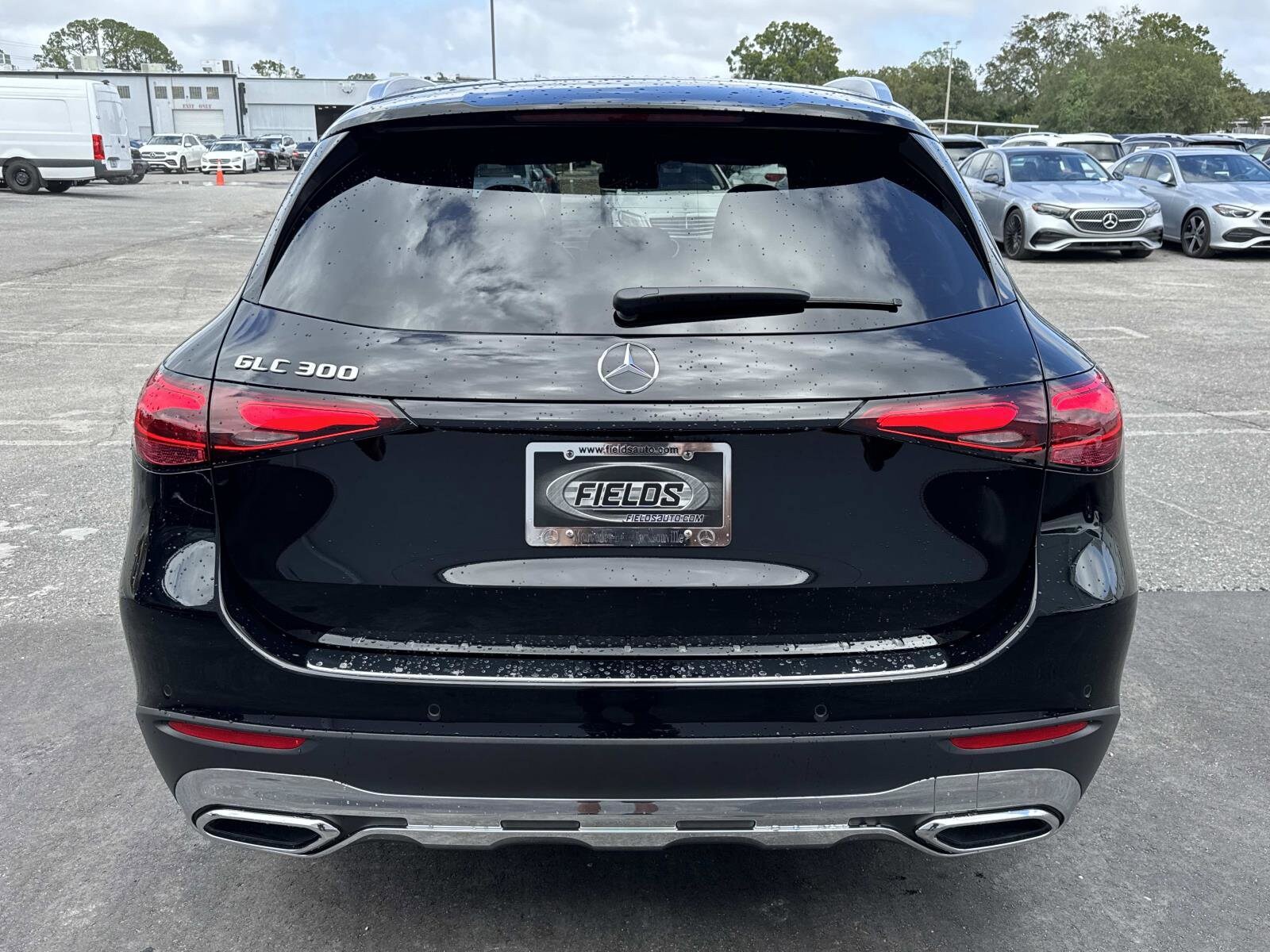 2025 Mercedes Benz GLC 300 photo 4