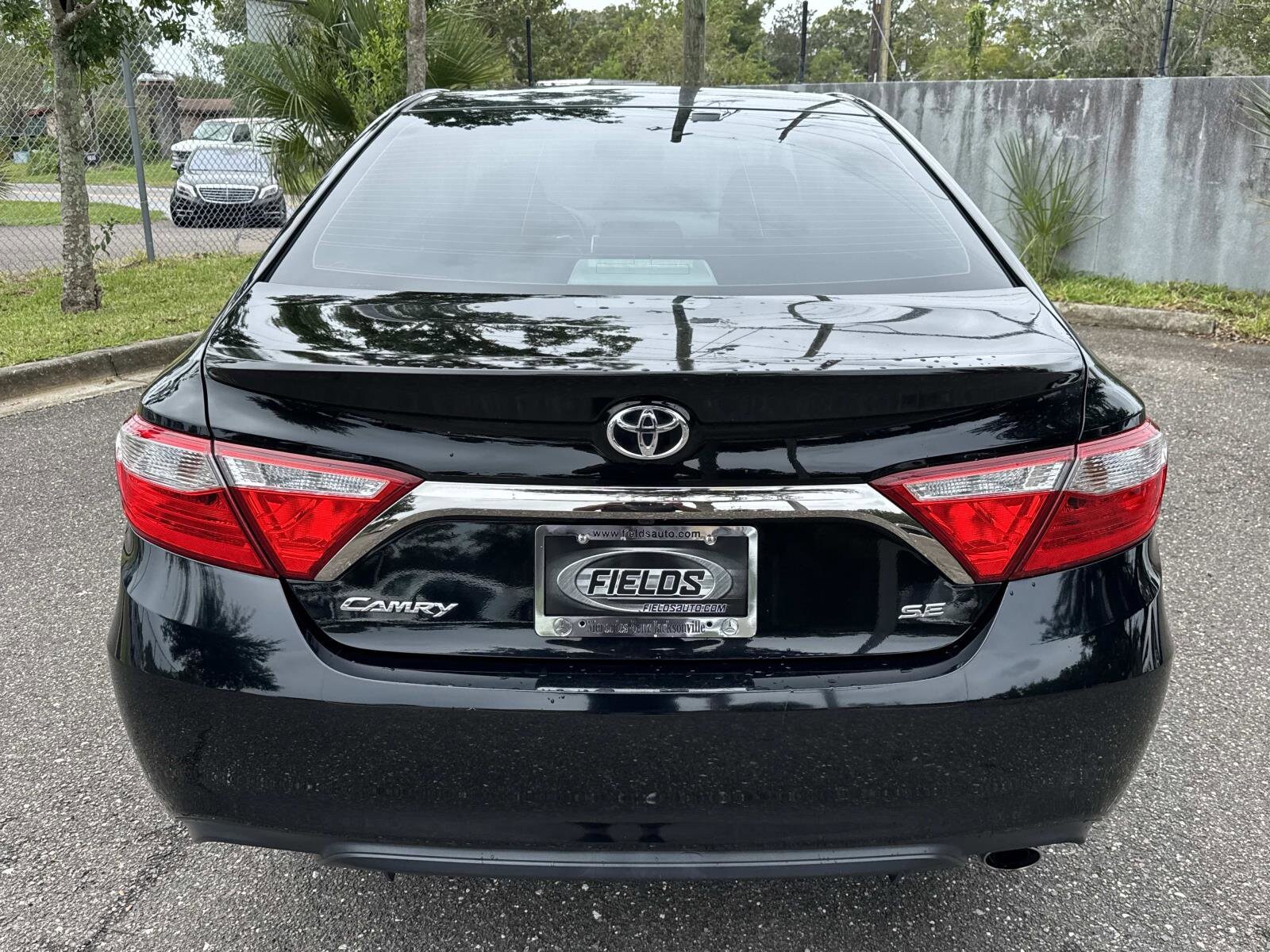 2016 Toyota Camry SE photo 4