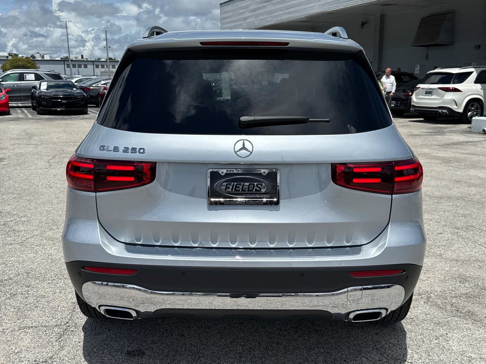 2025 Mercedes Benz GLB 250 photo 4