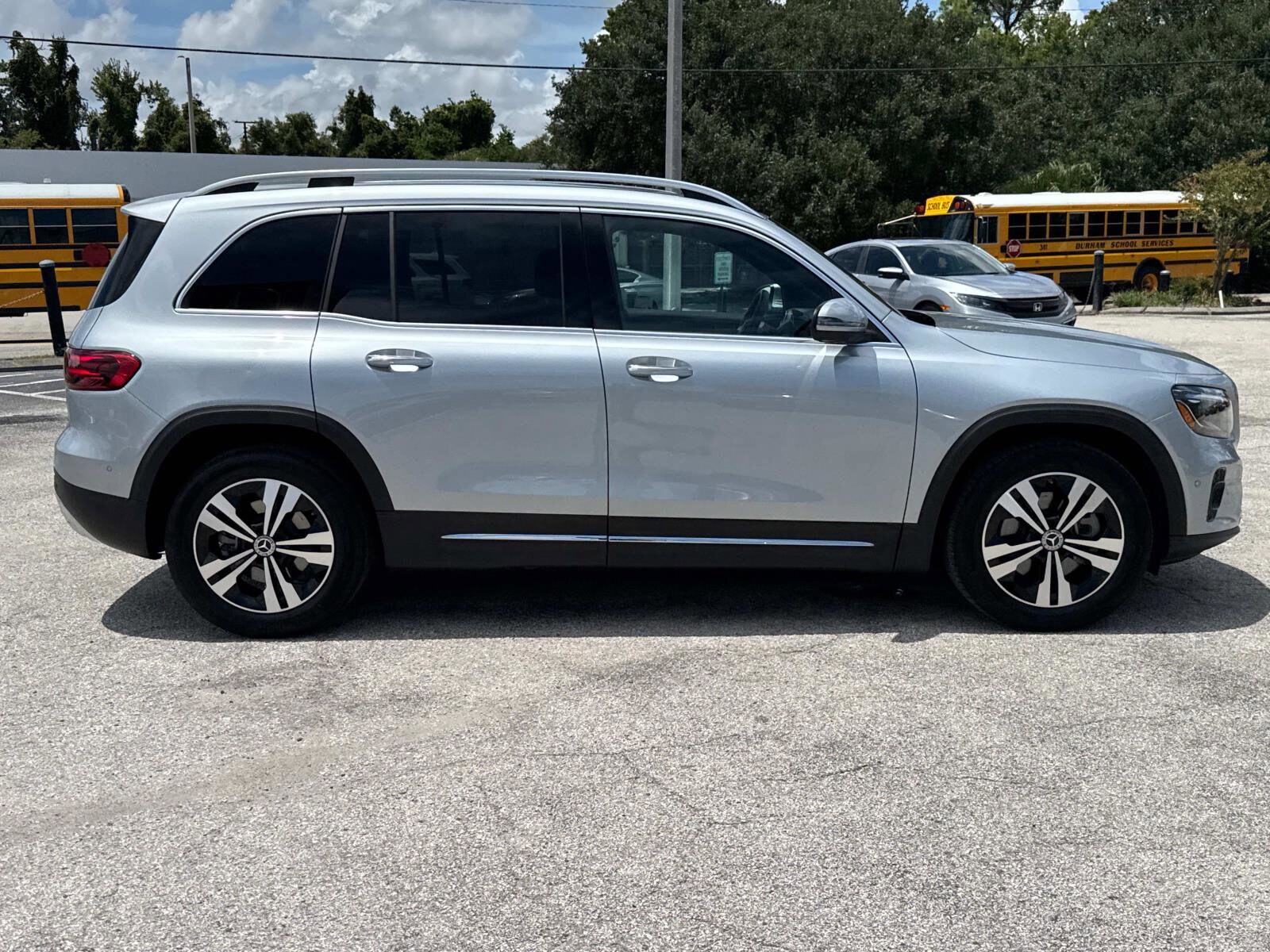 2025 Mercedes Benz GLB 250 photo 2