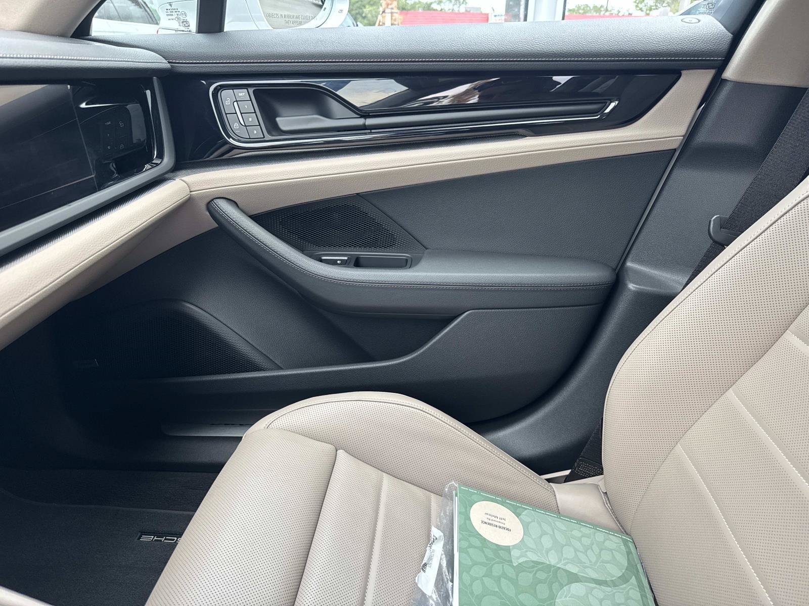 2025 Porsche Panamera 21
