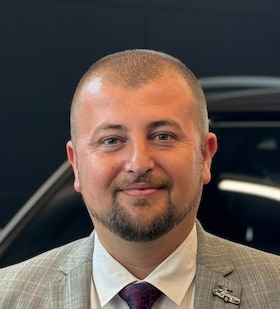 Staff member Yasmin Ibrahimovic from ID_aa2fe8d34a9e