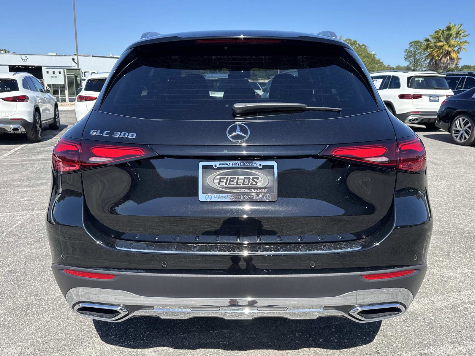 2025 Mercedes Benz GLC 300 photo 4