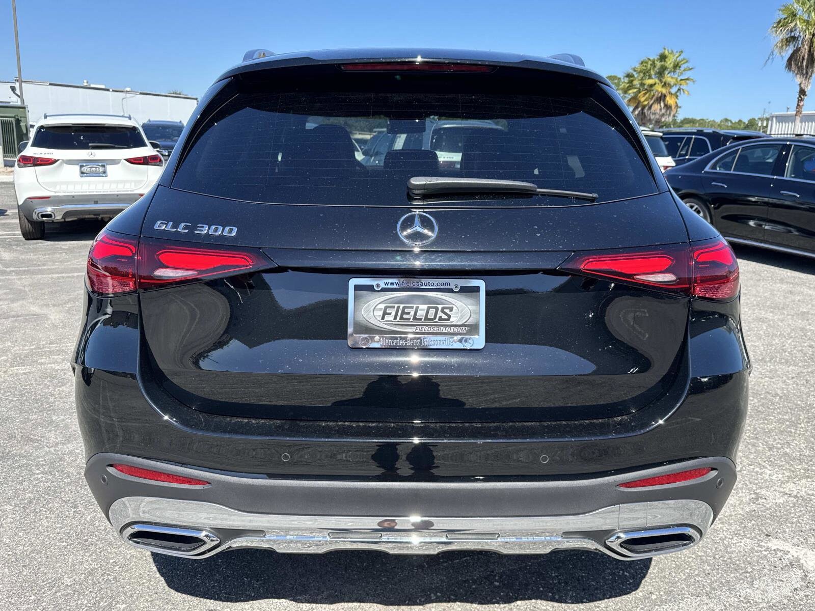 2025 Mercedes Benz GLC 300 photo 4