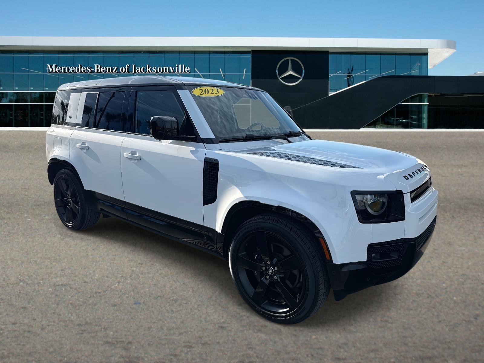 2023 Land Rover Defender V8's photo