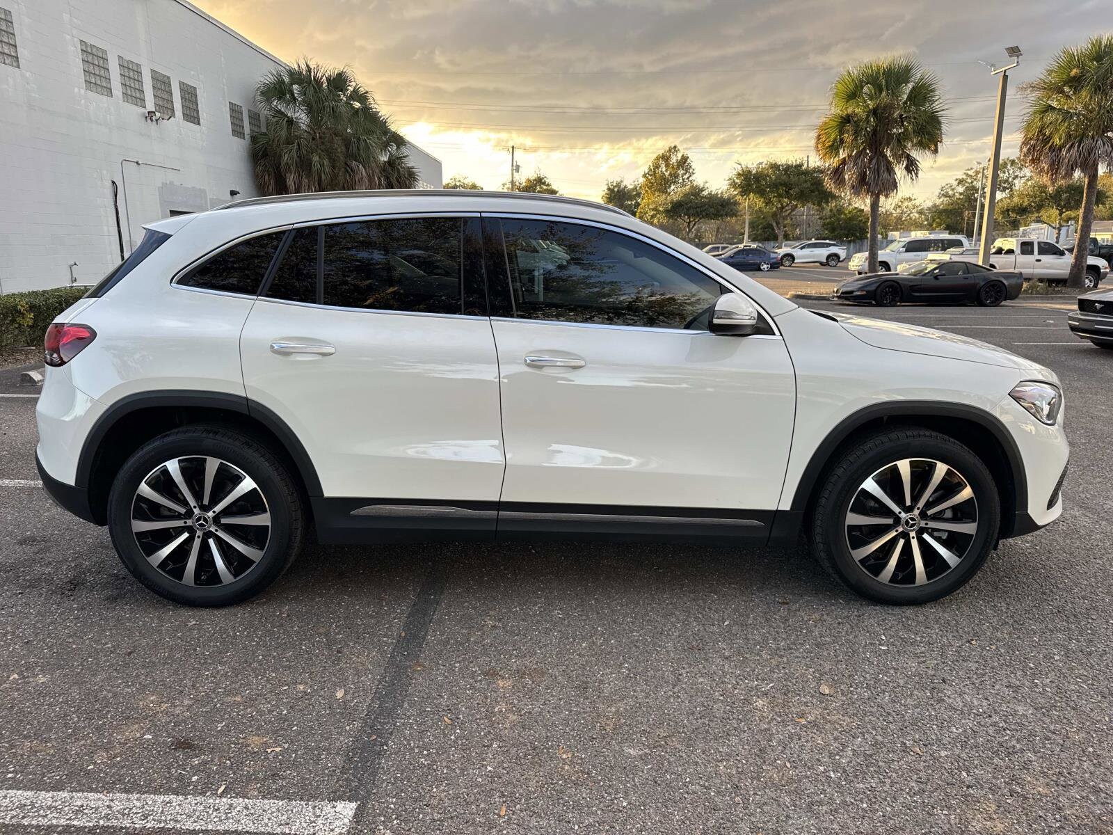2023 Mercedes Benz GLA 250 4MATIC photo 2