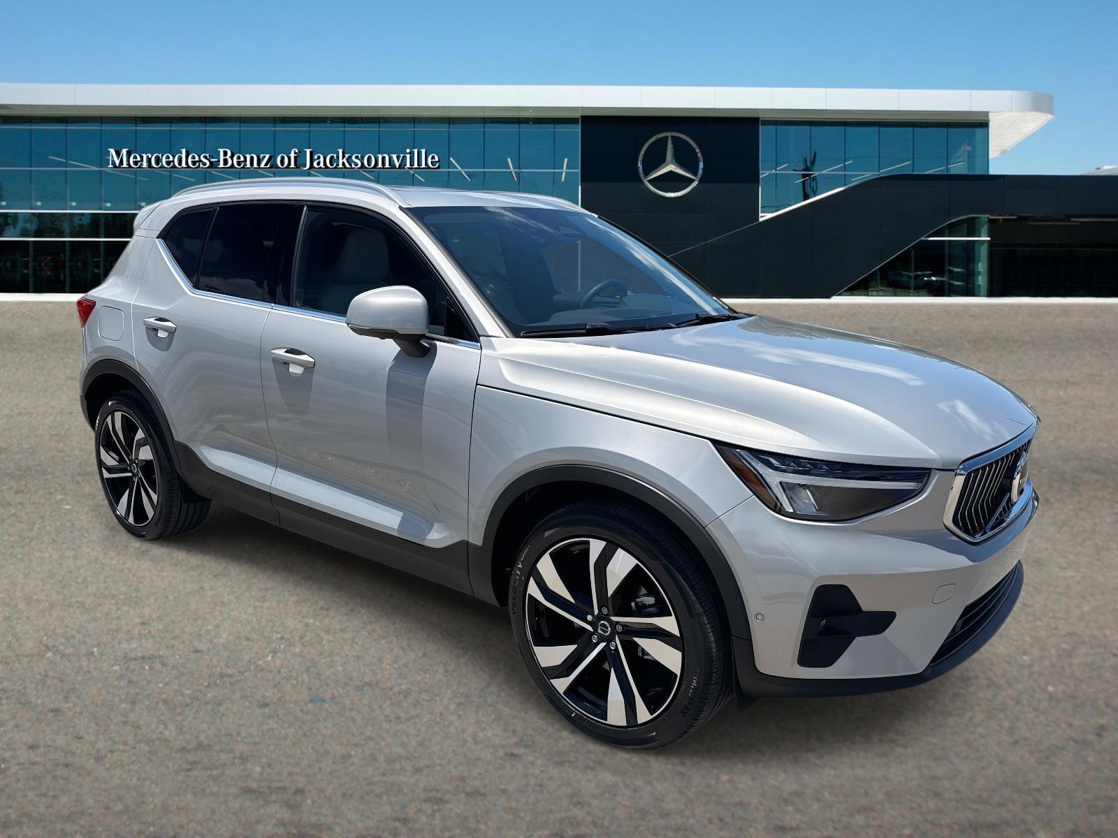 2023 Volvo XC40 B5 Ultimate Bright AWD's photo