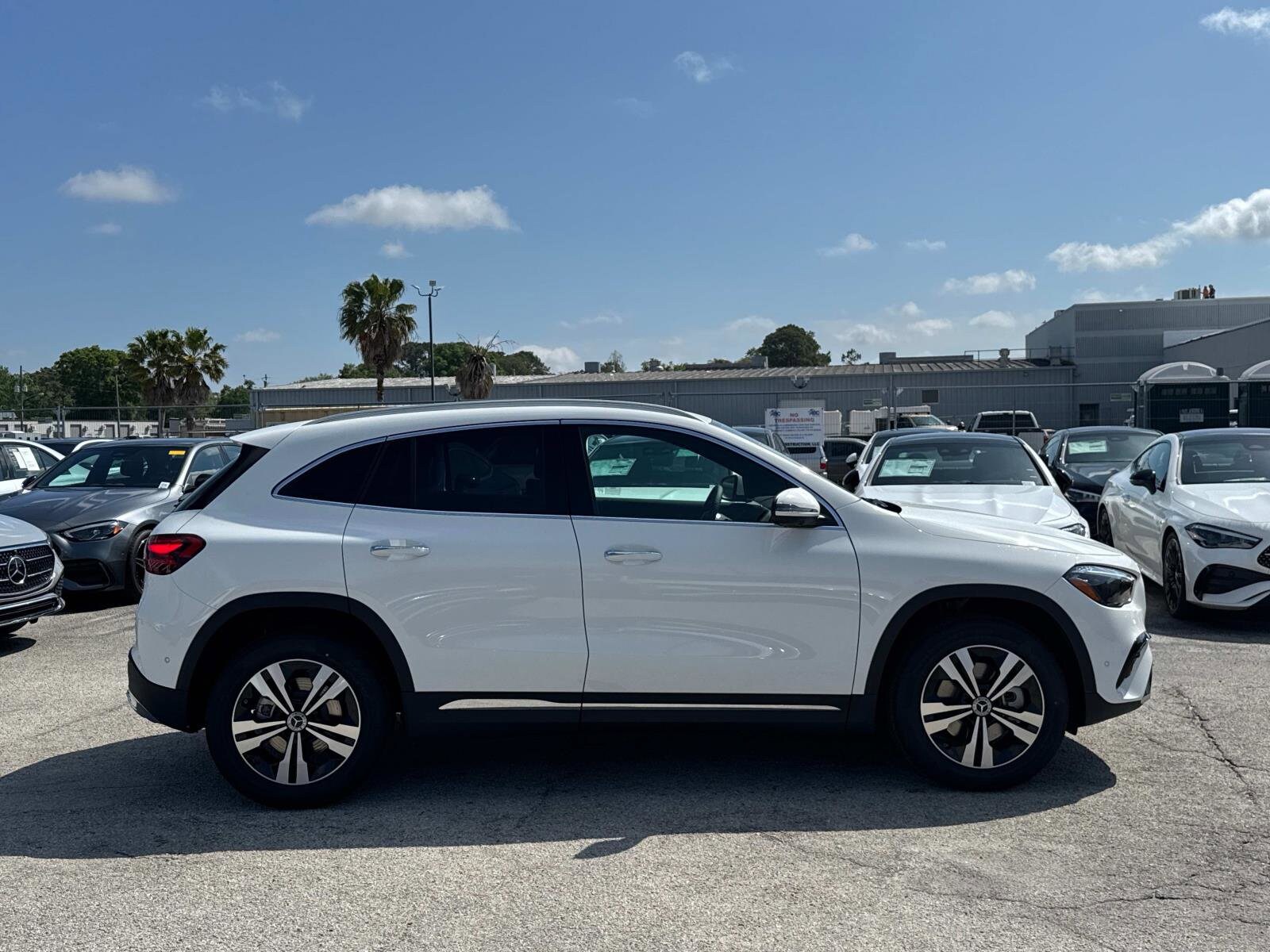 2025 Mercedes Benz GLA 250 photo 2